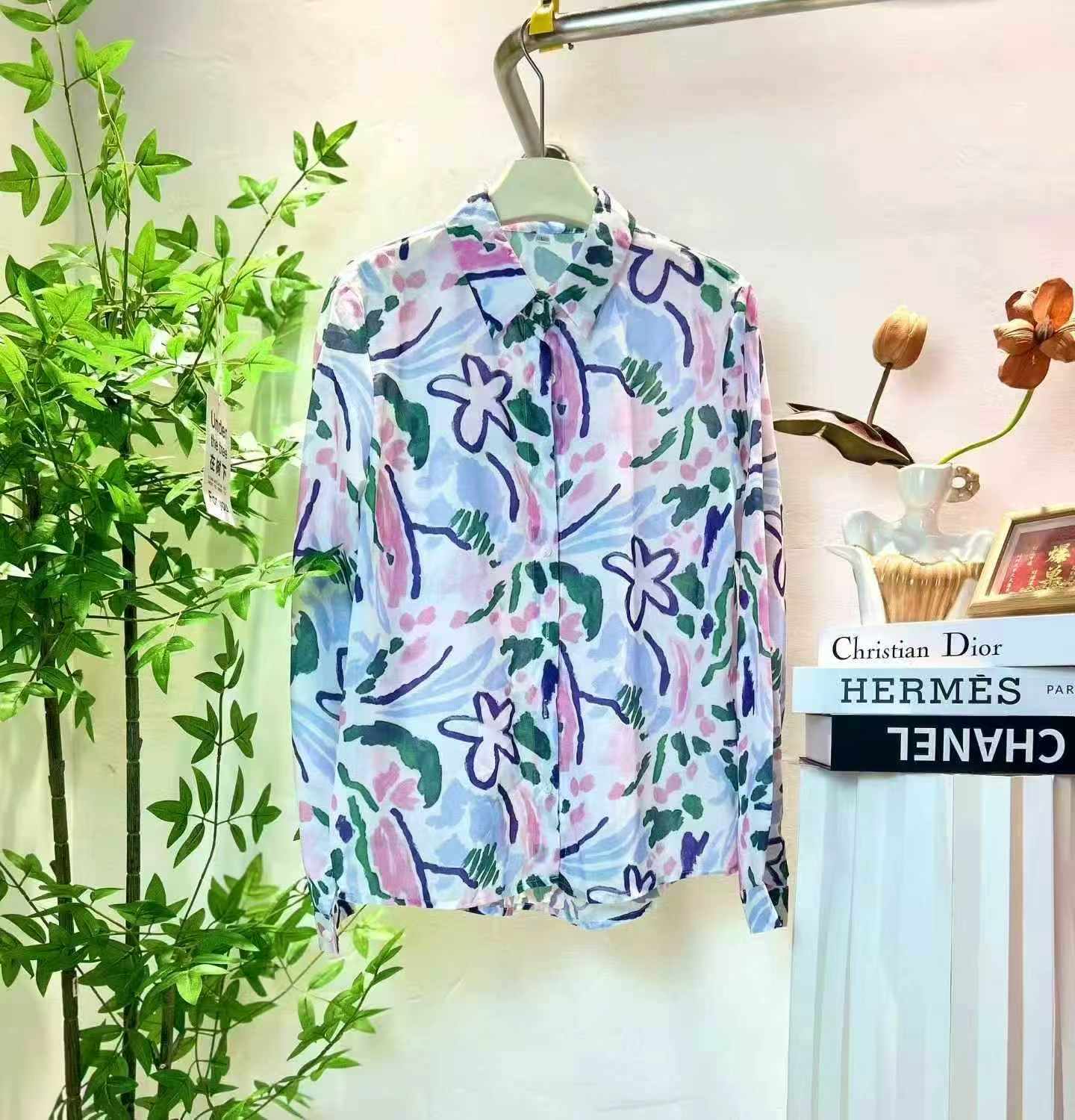 350 Piezas de Camisas de Estilo Francés con Protección Solar y Estampado de Pintura al Óleo - Image 8