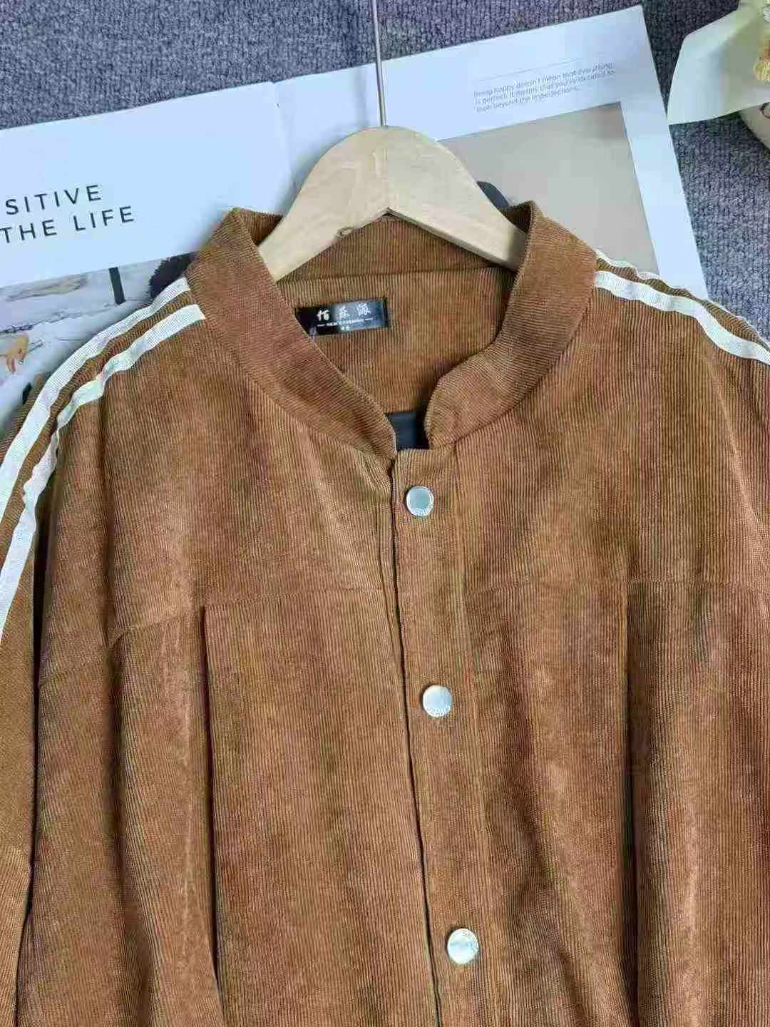 160 Pcs Men's Fashion Corduroy Striped Coat - Image 3