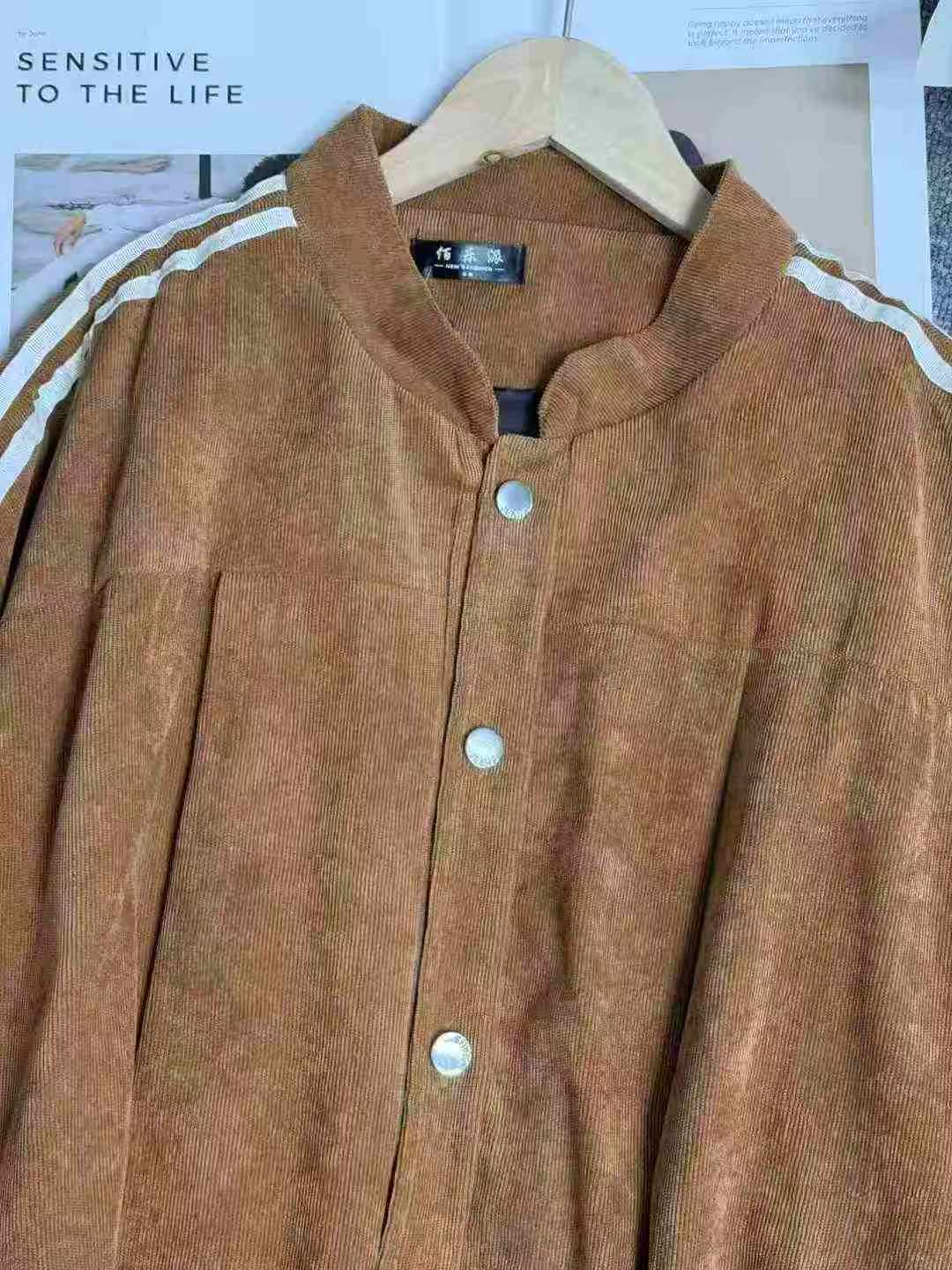 160 Pcs Men's Fashion Corduroy Striped Coat - Image 4