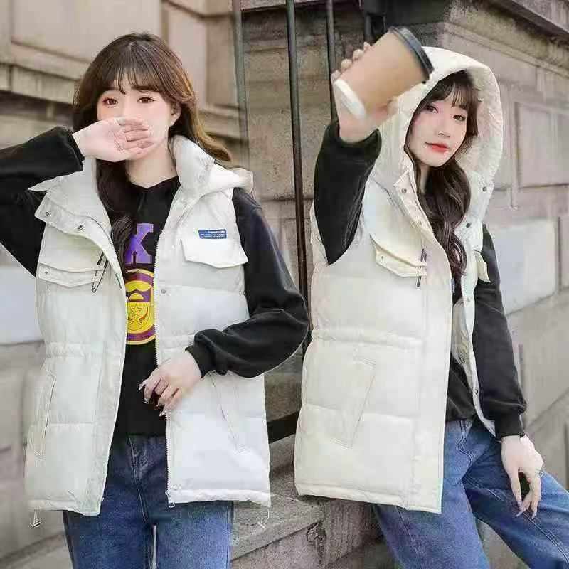 حدود ۱۰۰۰ عدد جلیقه وست پنبه‌ای کاپشن‌دار میان‌قد اسلیم فیت مناسب فصول پاییز و زمستان - Image 9