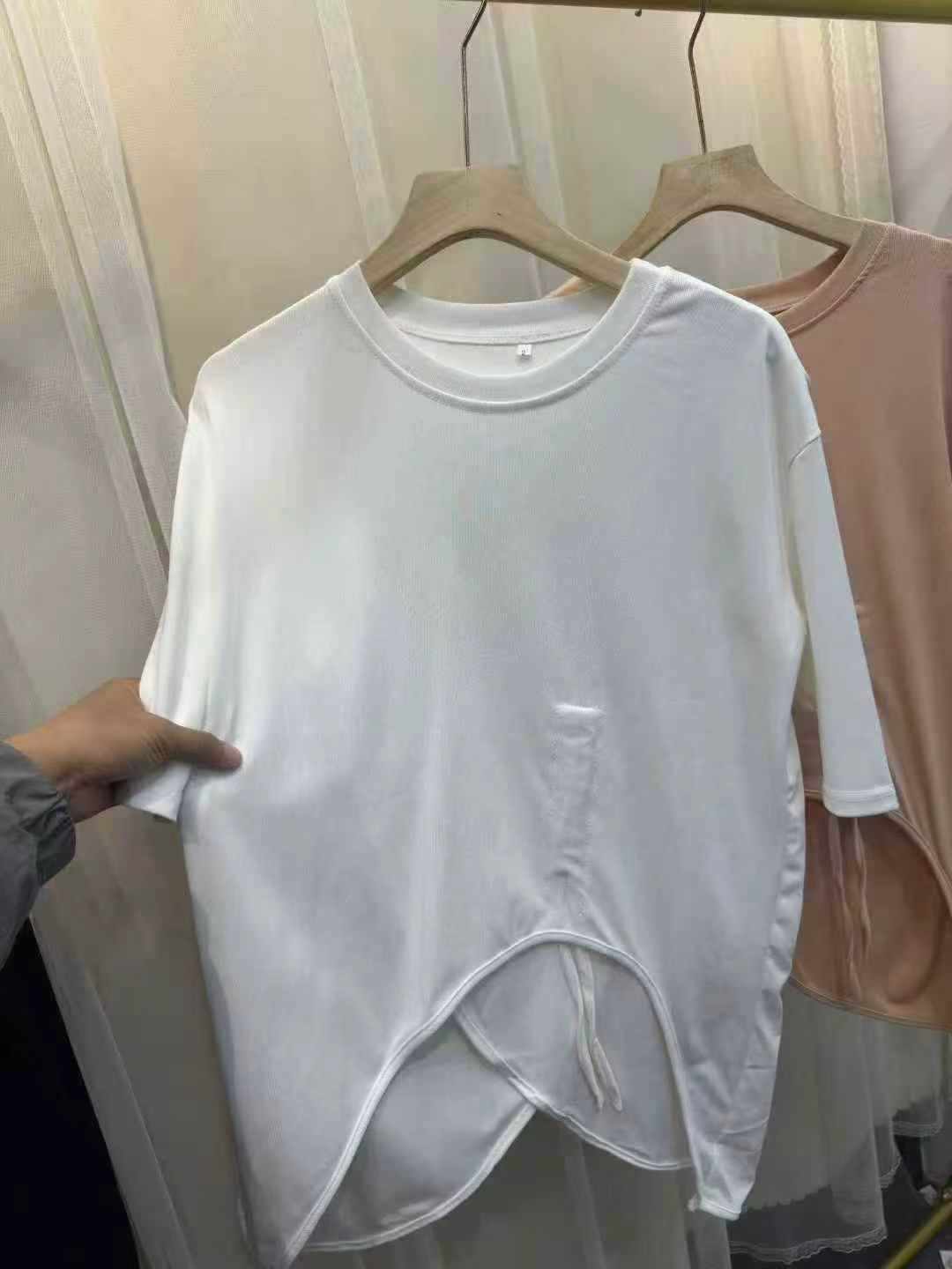 Camiseta de protección solar para mujer, con abertura irregular, longitud media, manga media y cordón ajustable, aproximadamente 500 piezas - Image 5