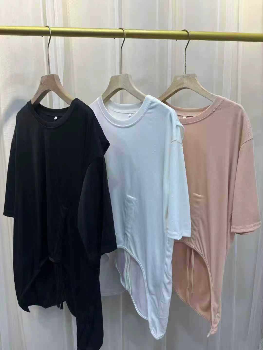 Camiseta de protección solar para mujer, con abertura irregular, longitud media, manga media y cordón ajustable, aproximadamente 500 piezas - Image 7