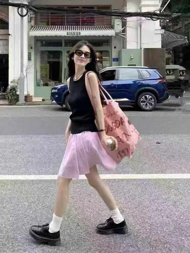 Cerca de 178 Peças de Shorts e Saias Femininas - Image 3