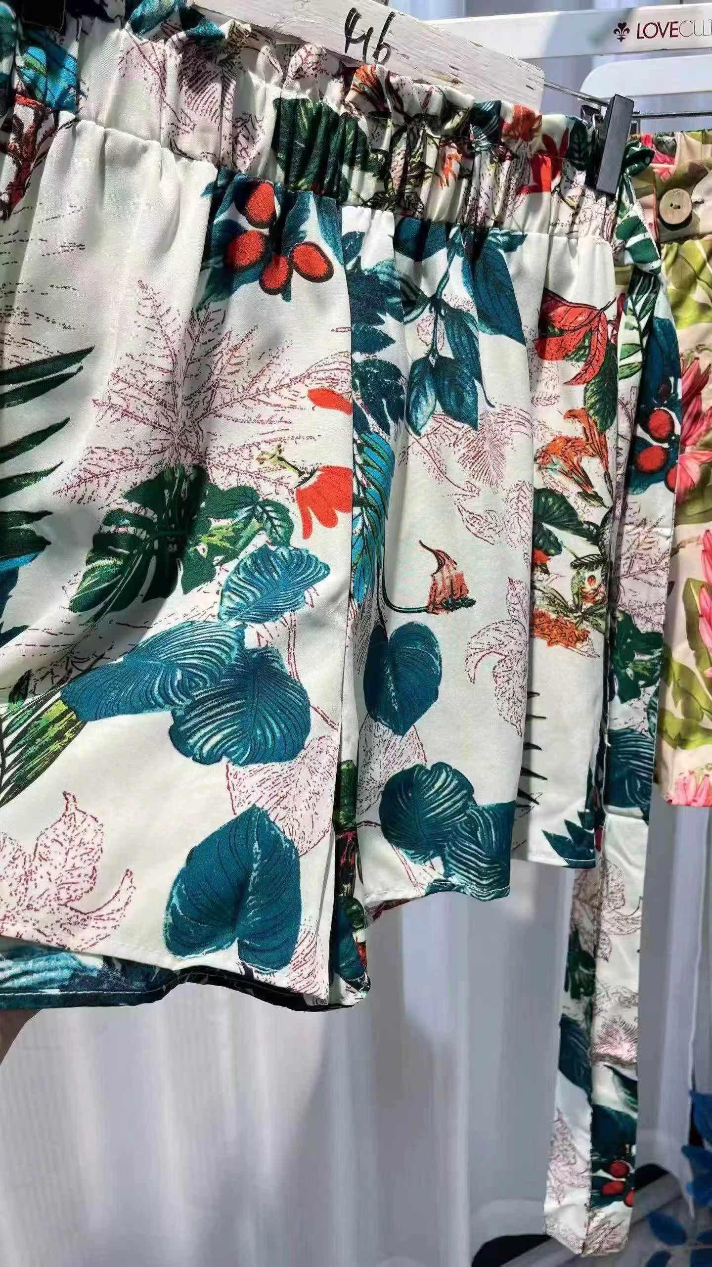 Cerca de 178 Peças de Shorts e Saias Femininas - Image 6