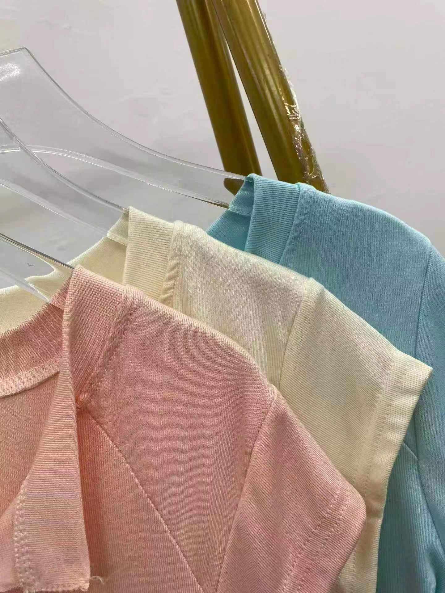 194 piezas de camisetas de viscosa de cuello en V y manga corta - Image 6