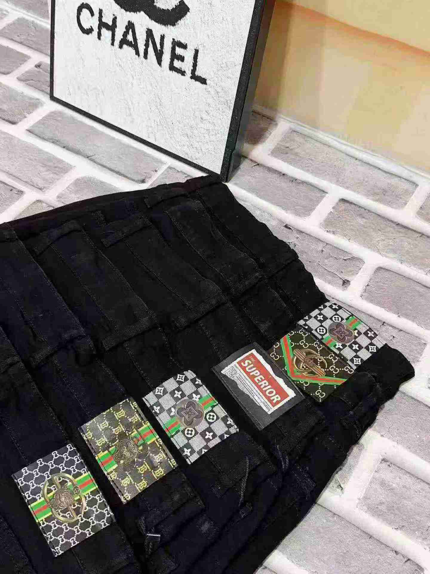 Trendy Brand Men's Skinny Stretch Jeans, About 1050 Pieces - Image 9