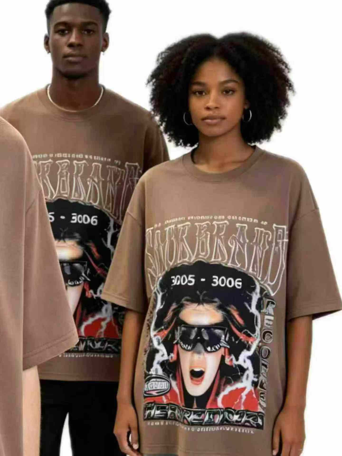 Cerca de 1800 Peças de T-shirts Unissex Oversized de Peso Pesado de 300g - Image 2