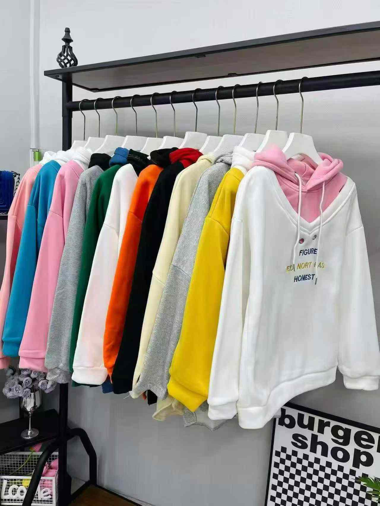 Bluzy z kapturem z grubą podszewką polarową, wyprzedaż 670 sztuk - Image 5