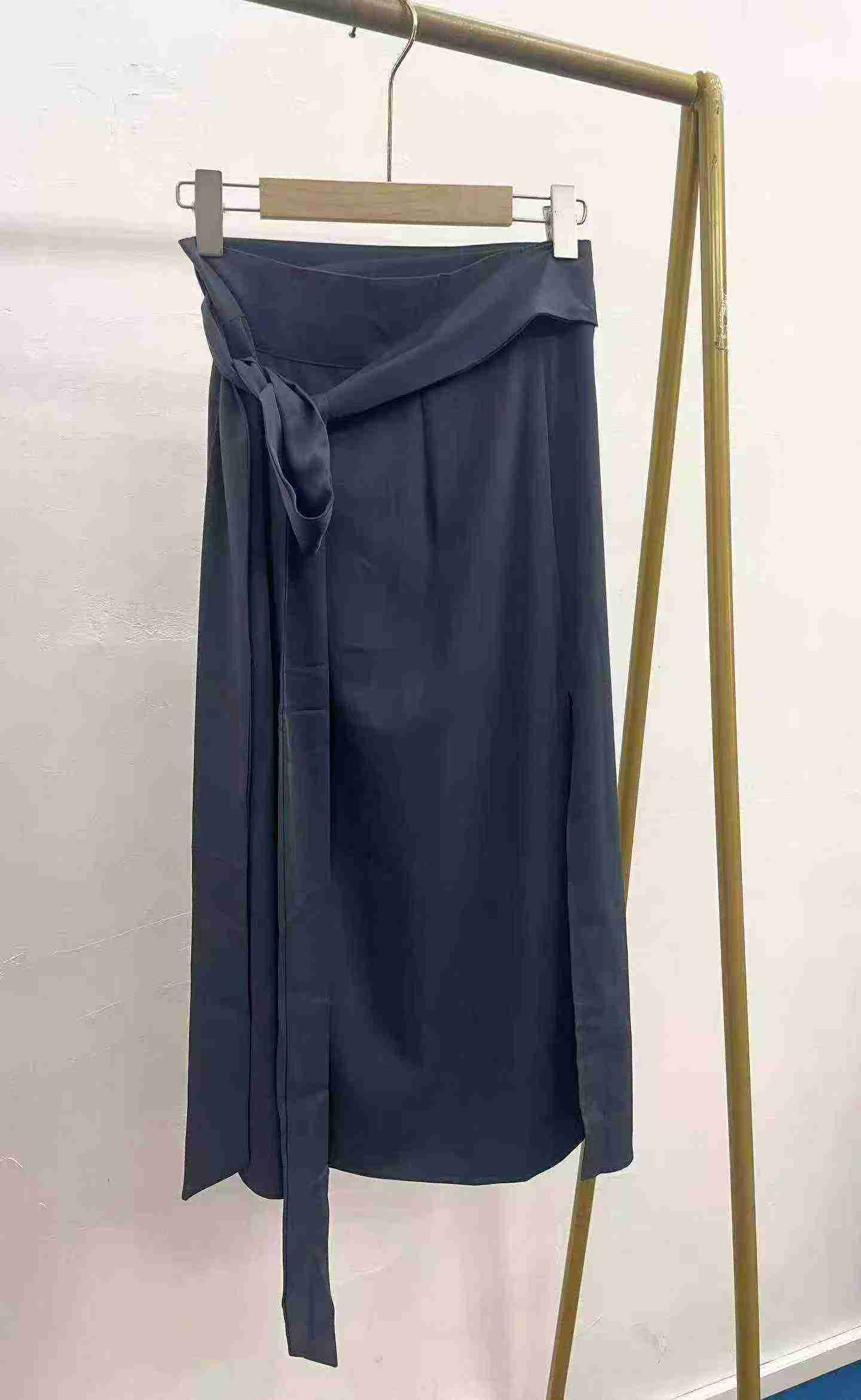 94 Pcs Recycled Irregular Slit Lace-Up High Waist A-Line Skirts - Image 2
