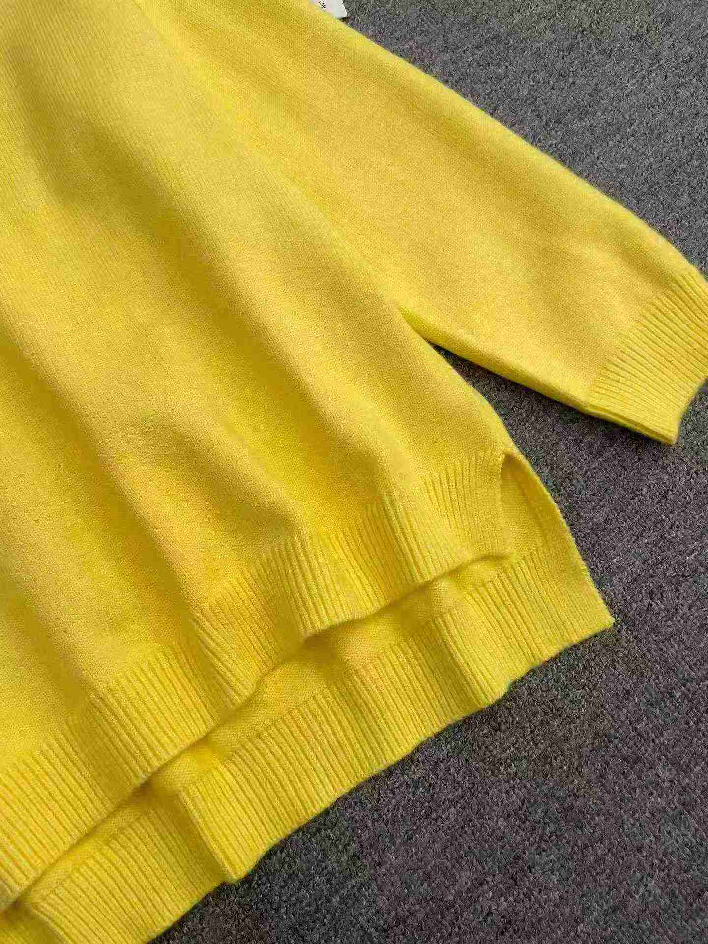 118 Pcs Korean Style Loose Asymmetric Knit Sweaters - Image 7