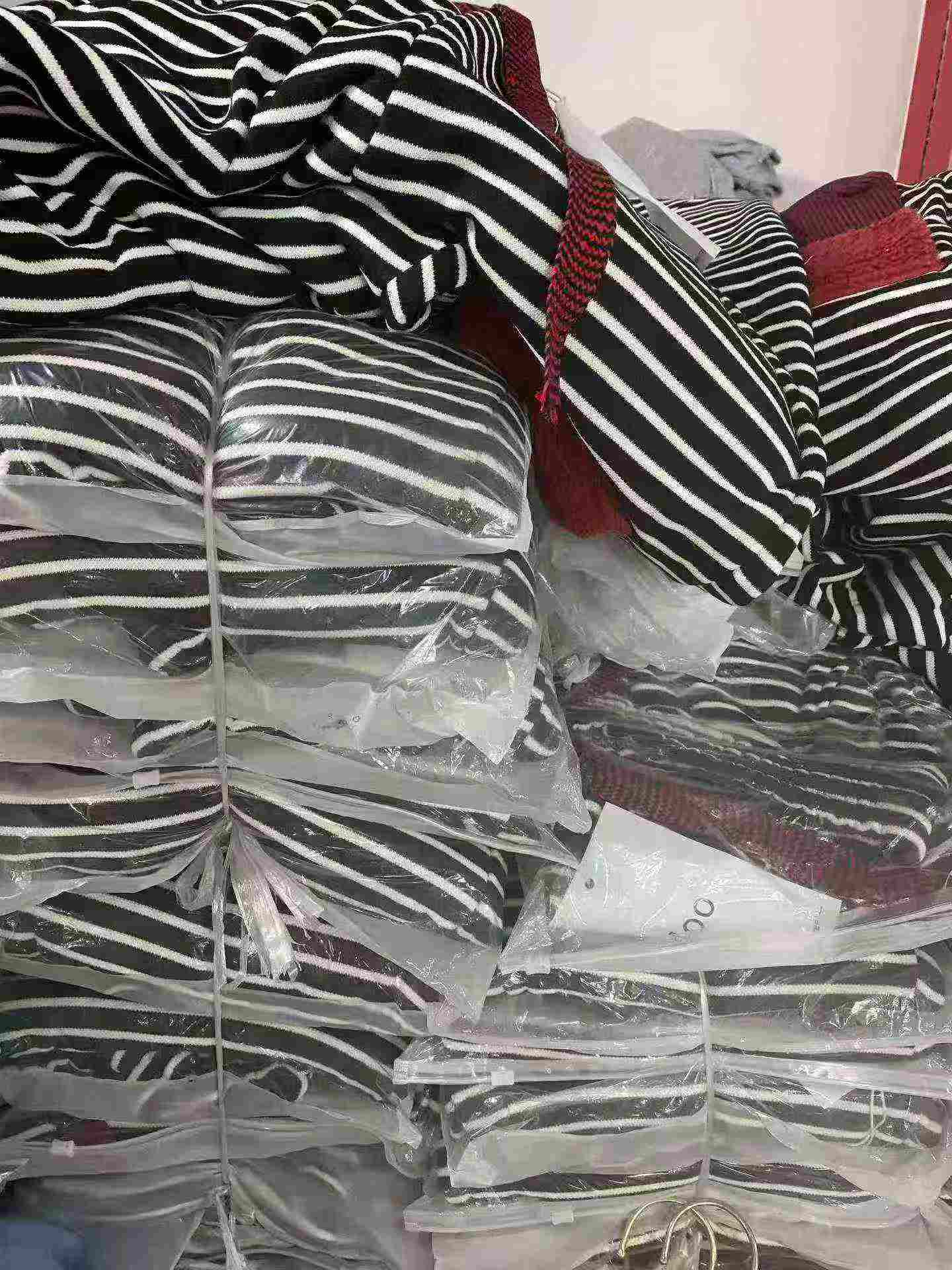 275 Pcs High Quality Autumn Winter Cotton Fleece Striped Cargo Sweatpants - Image 9
