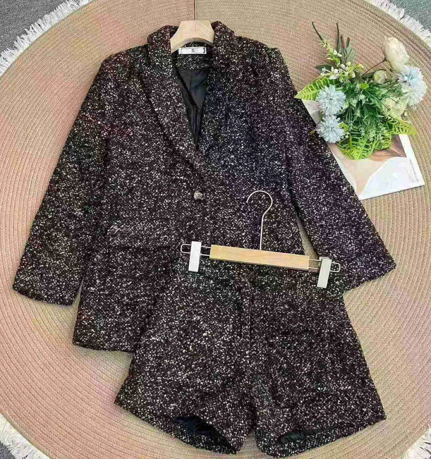 152 Set Dua Keping Blazer Tweed Wol Kitar Semula dan Seluar Pendek - Image 3