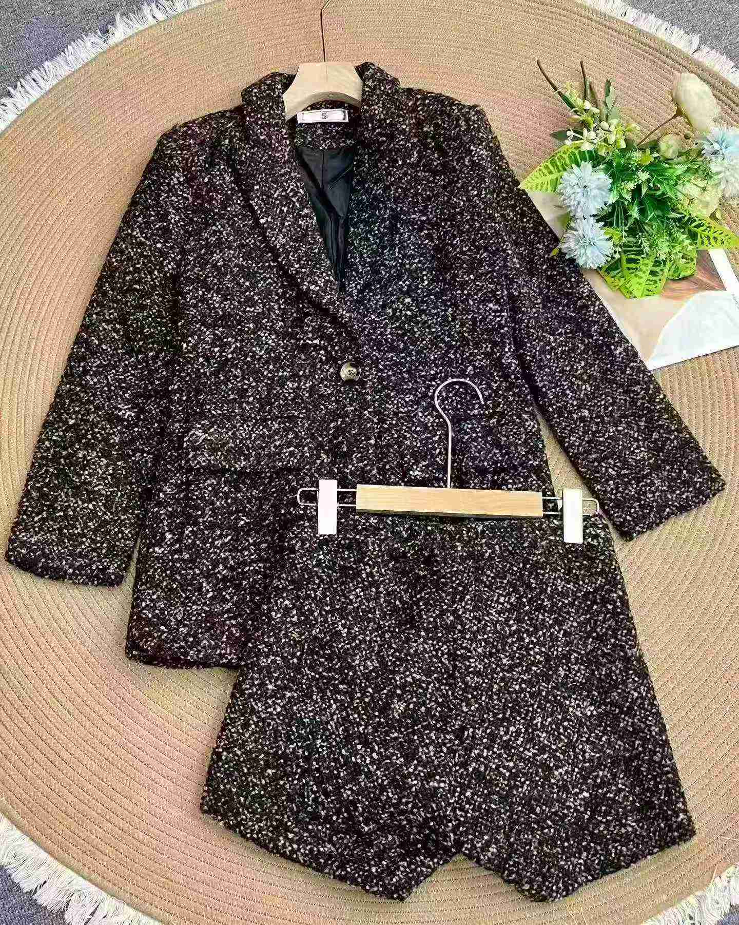 152 Set Dua Keping Blazer Tweed Wol Kitar Semula dan Seluar Pendek - Image 4