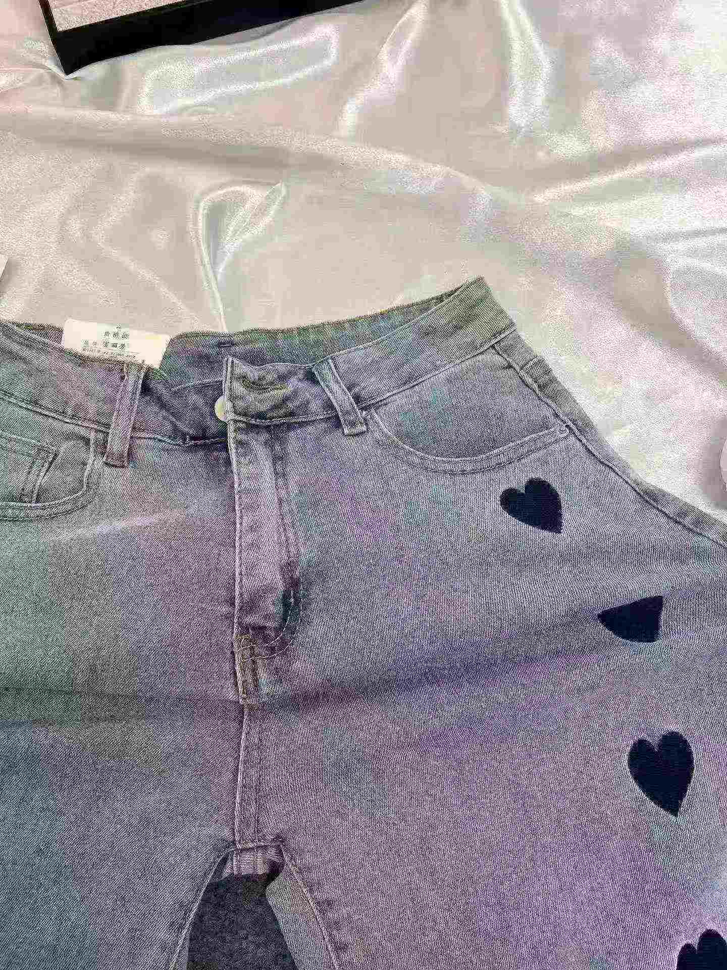Women's Elastic Heart Embroidered High Waist Cropped Harem Jeans 110PCS Clearance - Image 6
