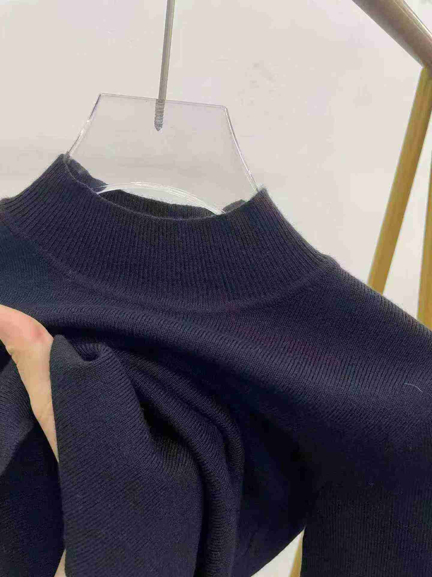 169 Pcs High Quality Black Crew Neck Long Sleeve Irregular Knit Sweater - Image 5