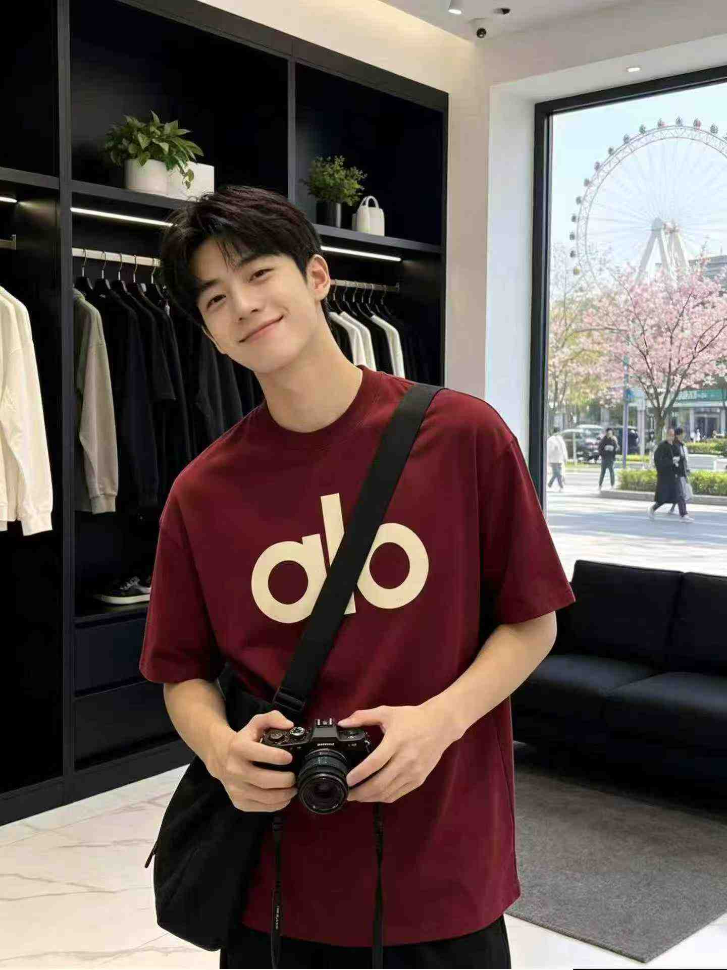 Around 2000pcs Branded Streetwear Unisex Heavyweight Short Sleeve T-shirts - Image 2
