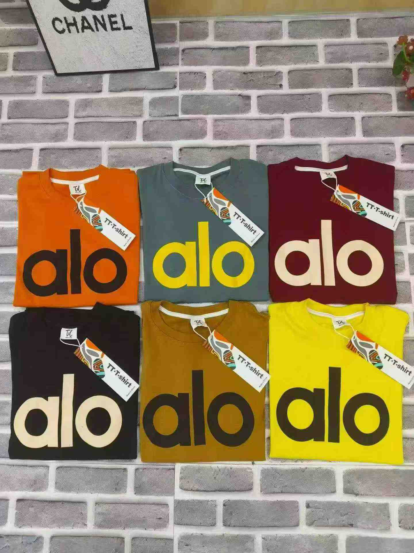 Around 2000pcs Branded Streetwear Unisex Heavyweight Short Sleeve T-shirts - Image 6