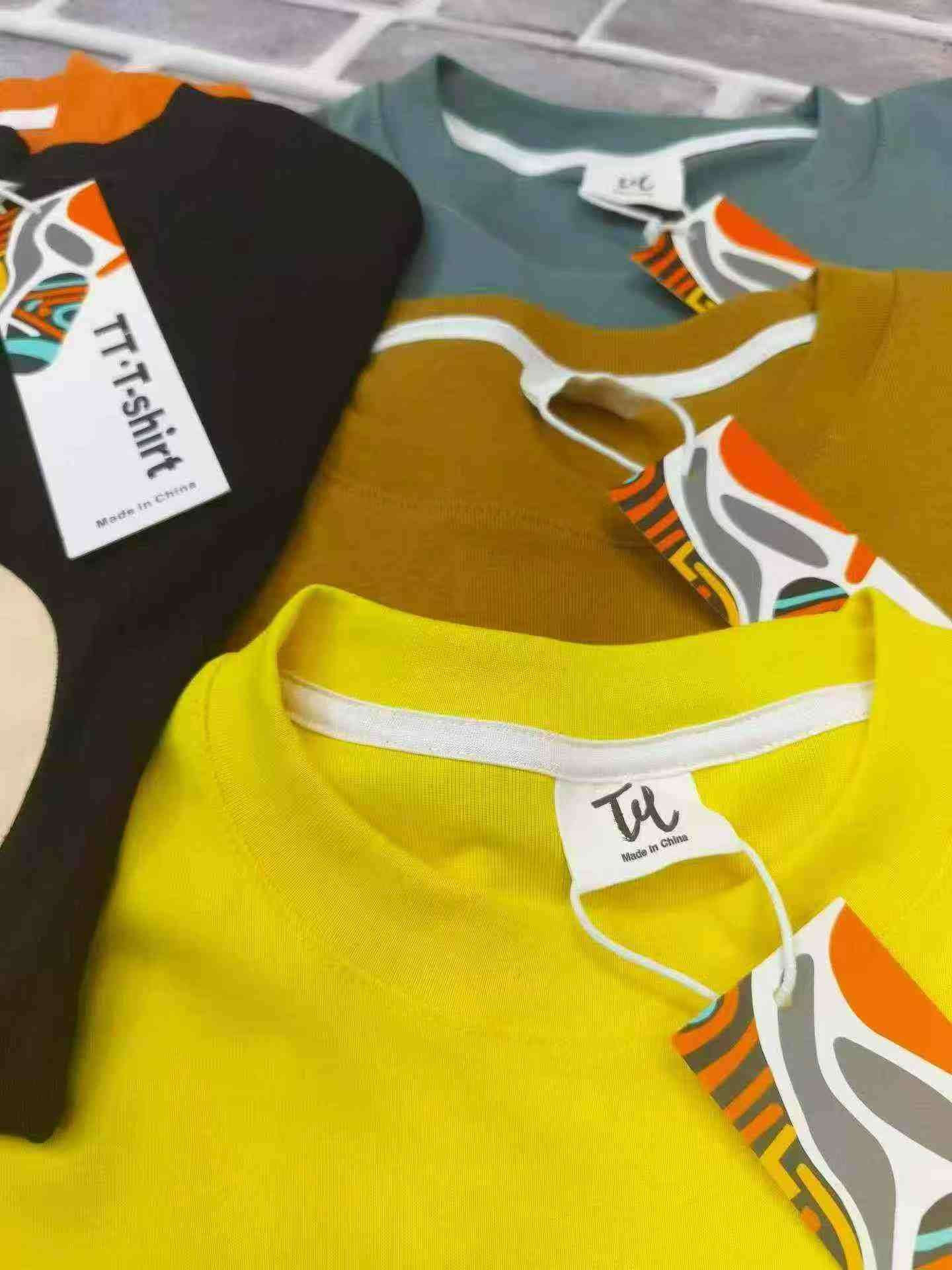 Around 2000pcs Branded Streetwear Unisex Heavyweight Short Sleeve T-shirts - Image 8