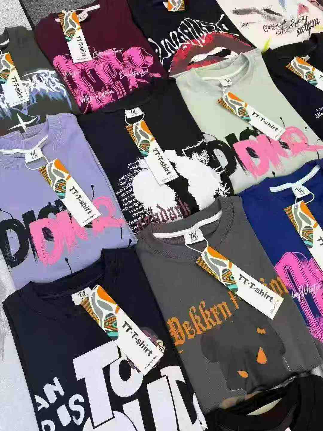 Around 1280 Pcs Unisex Trendy Heavyweight Short Sleeve T-shirts - Image 8
