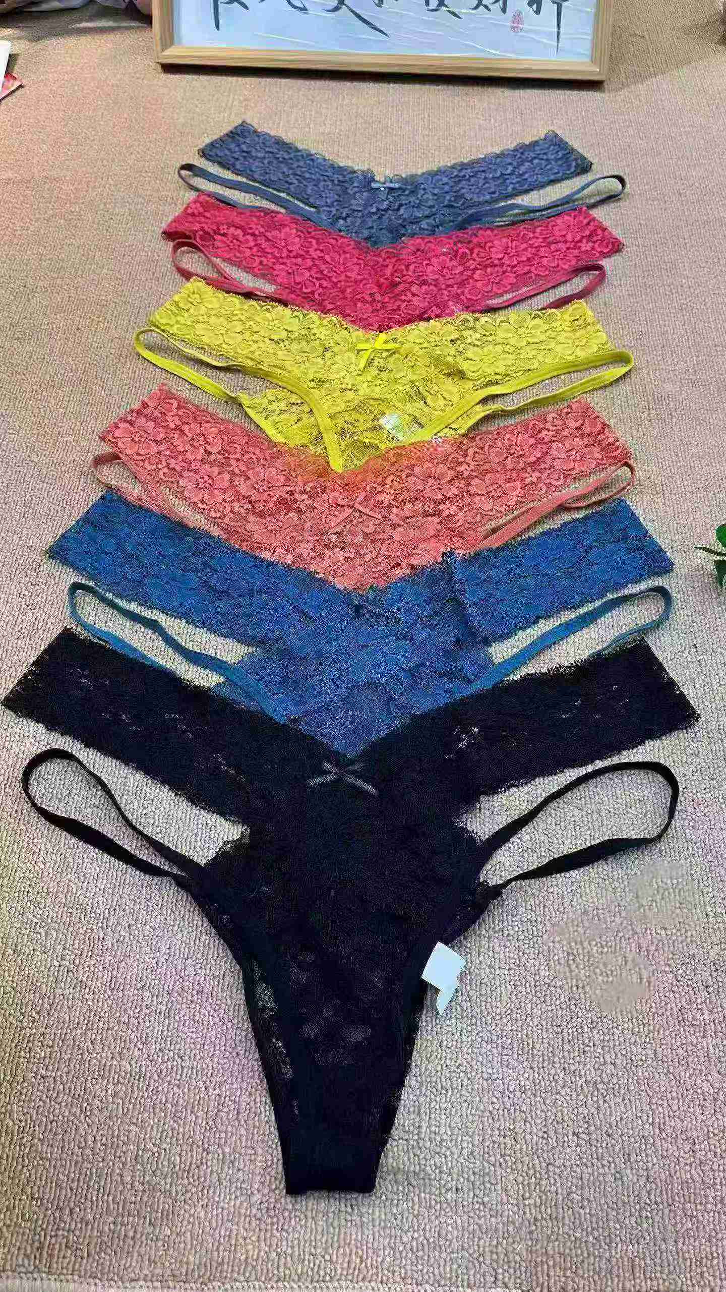 Kira-kira 1300 Buah Panty Tali Renda Seksi Wanita - Image 2