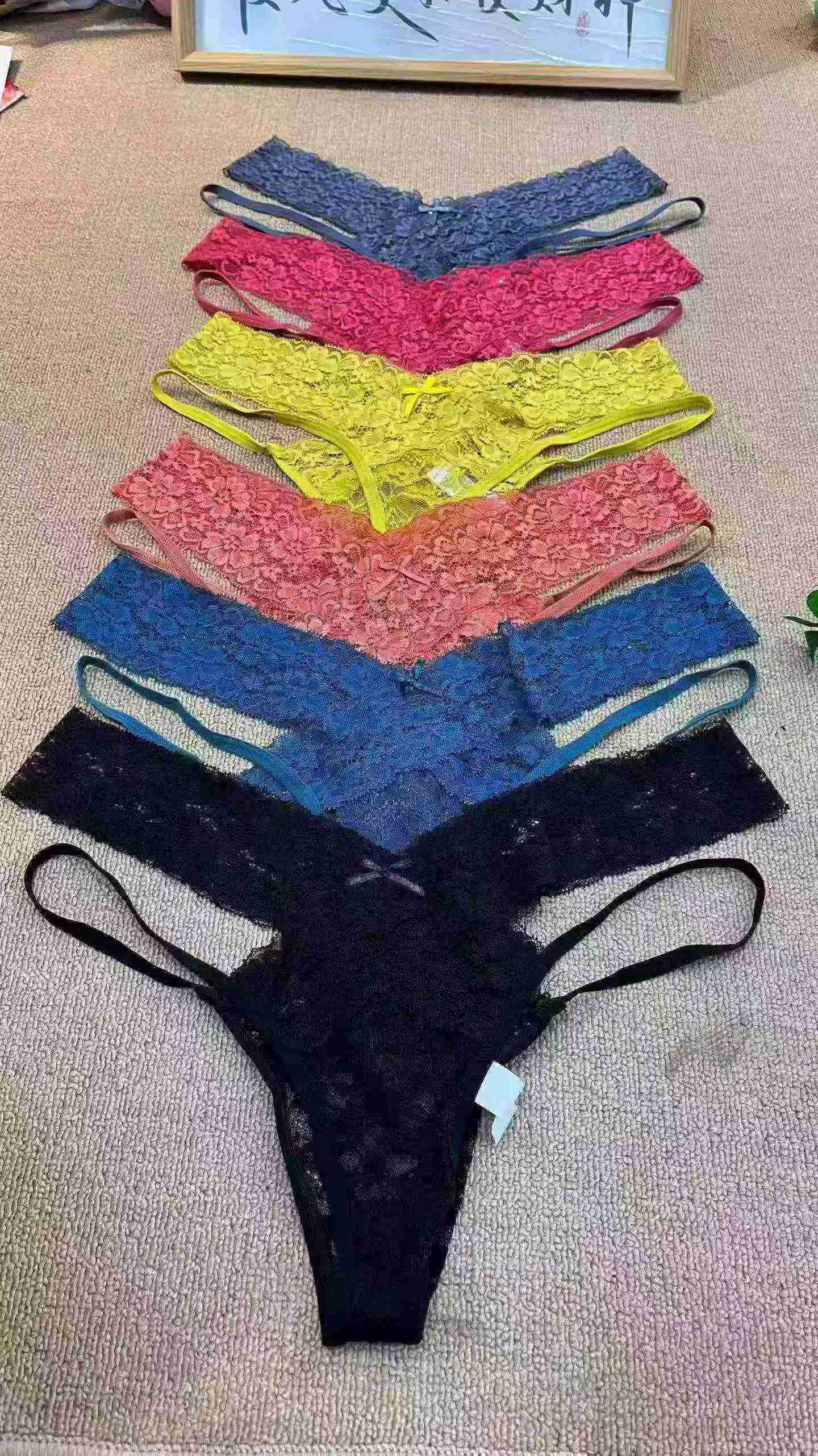 Kira-kira 1300 Buah Panty Tali Renda Seksi Wanita - Image 4