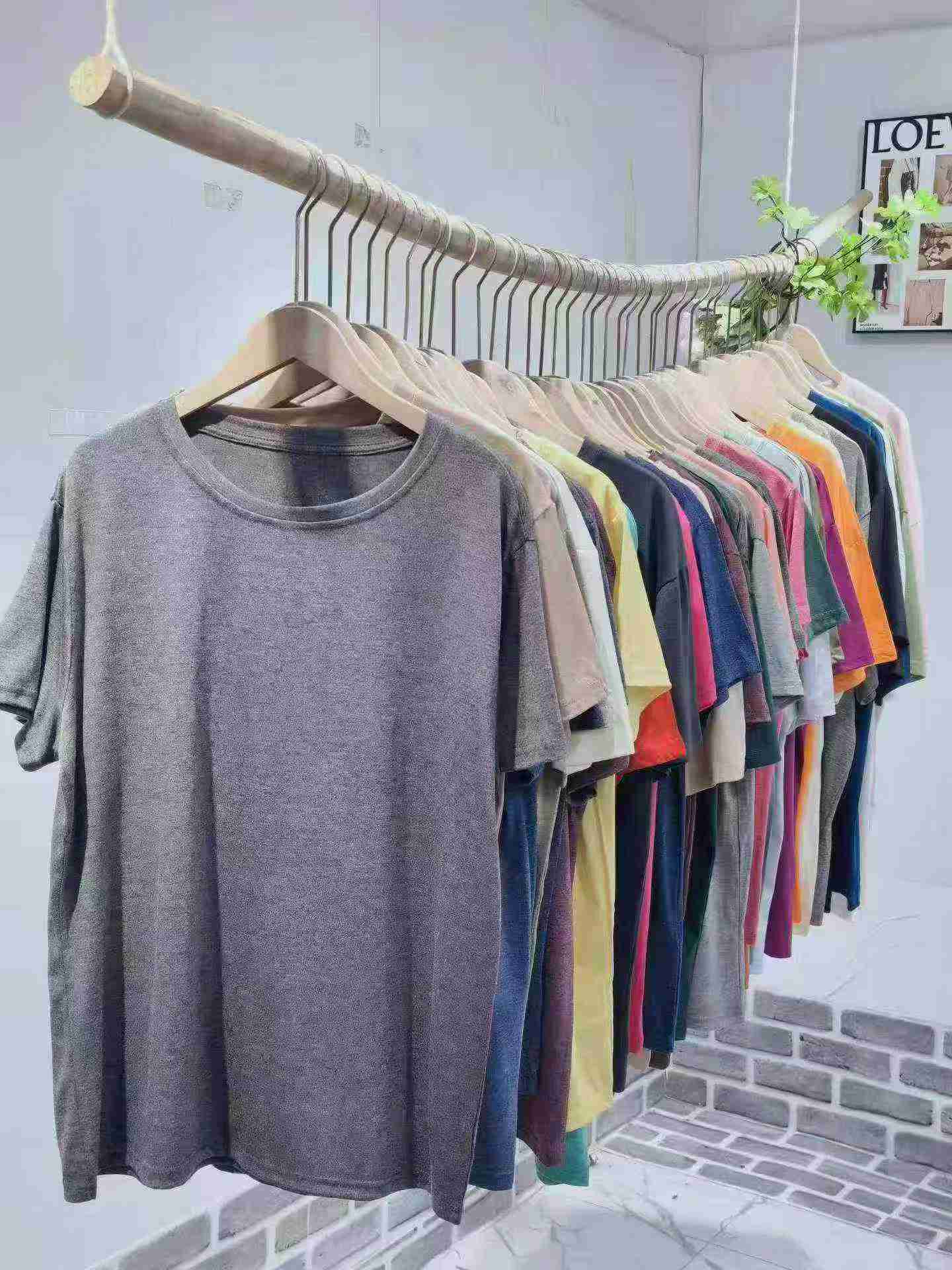 Sekitar 15000 Pcs Kaos Rayon Lengan Pendek Unisex Stok Clearance - Image 4