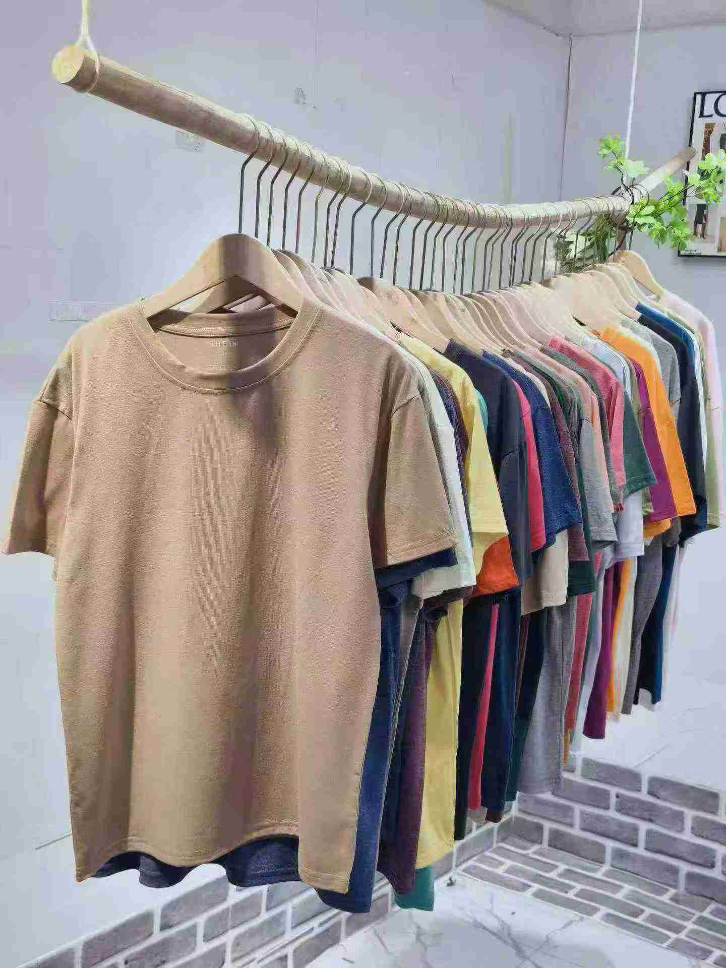 Sekitar 15000 Pcs Kaos Rayon Lengan Pendek Unisex Stok Clearance - Image 5