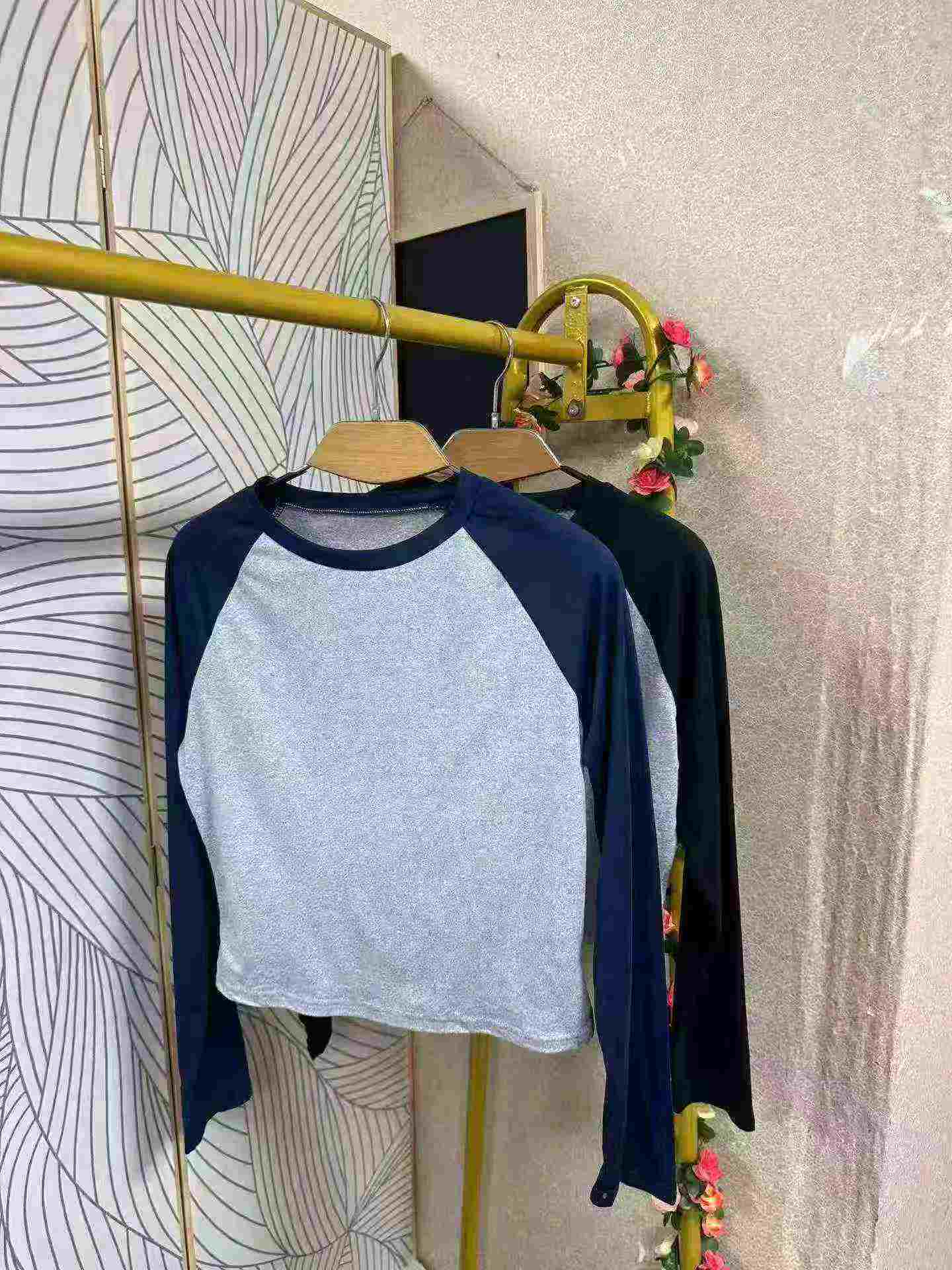 Women's Spring Autumn Contrast Raglan Long Sleeve Slim Crop Top, Total 80 Pieces - Image 9