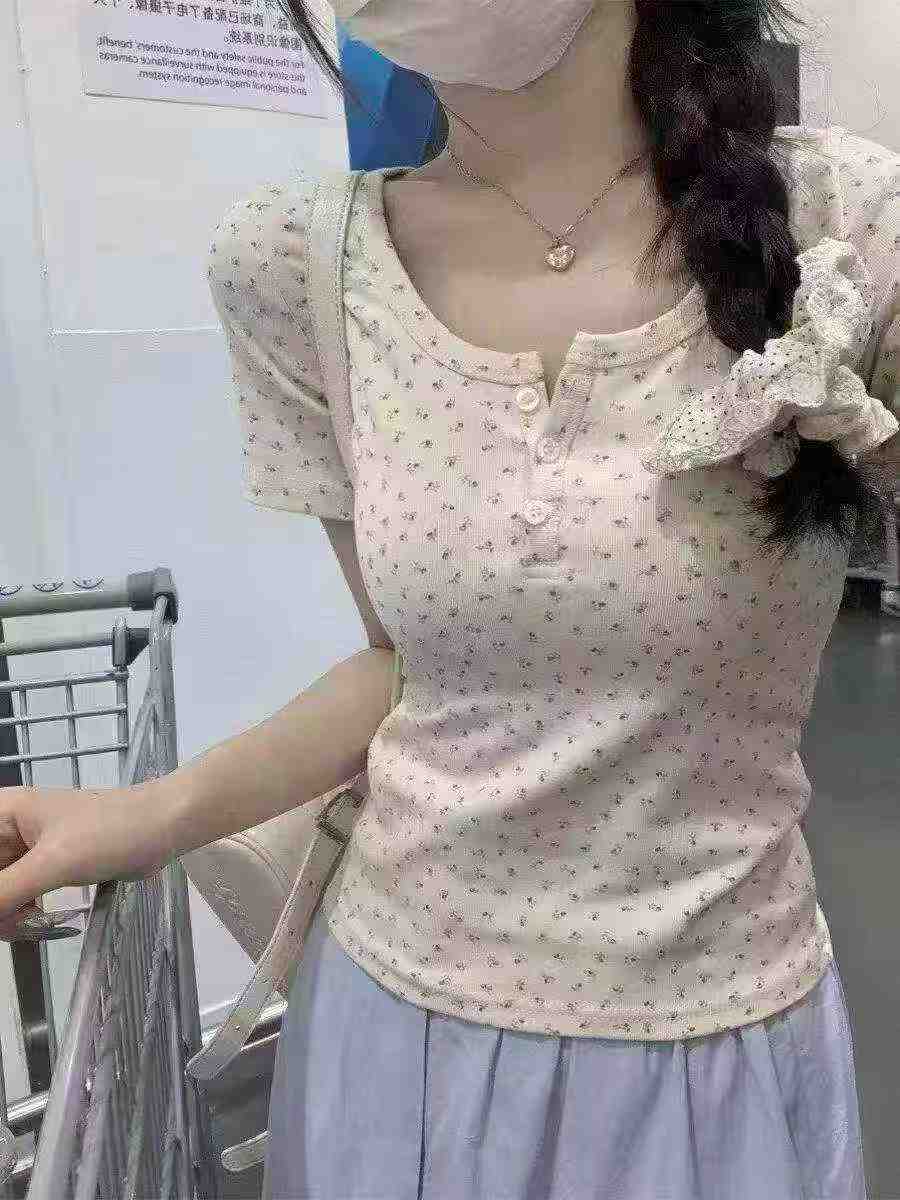 825 Pcs Fresh Floral Ice Silk Button Short Sleeve Sexy Women Tops - Image 2