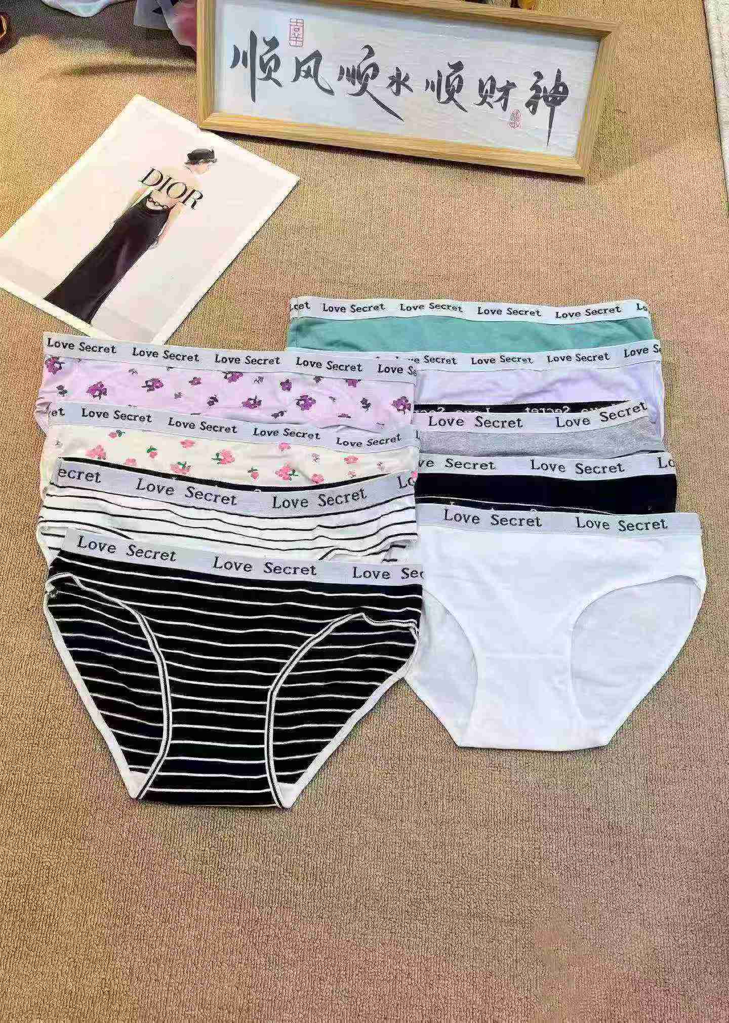 Aproximadamente 7113 piezas de bragas de algodón para mujer en liquidación - Image 2