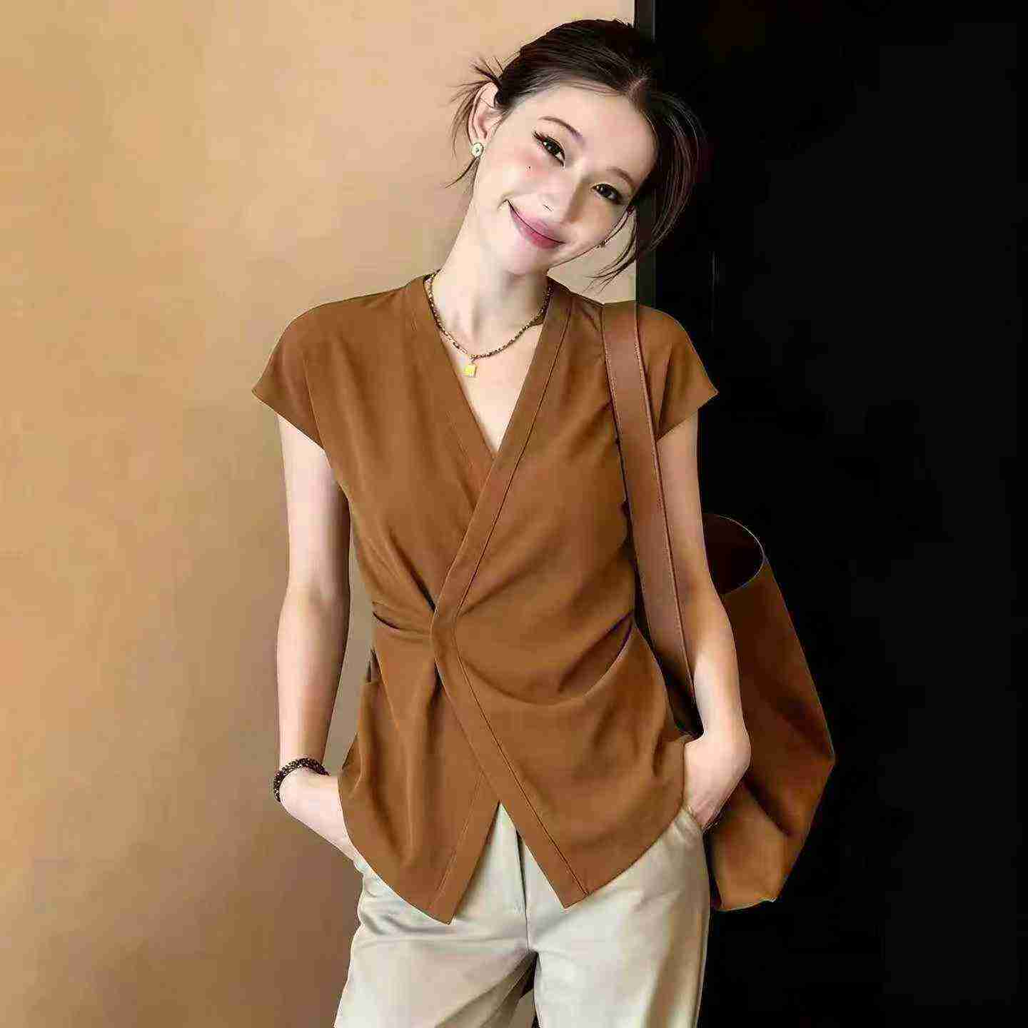 126 Pieces Middle-aged Casual Waisted Tops Clearance Wholesale - Image 2
