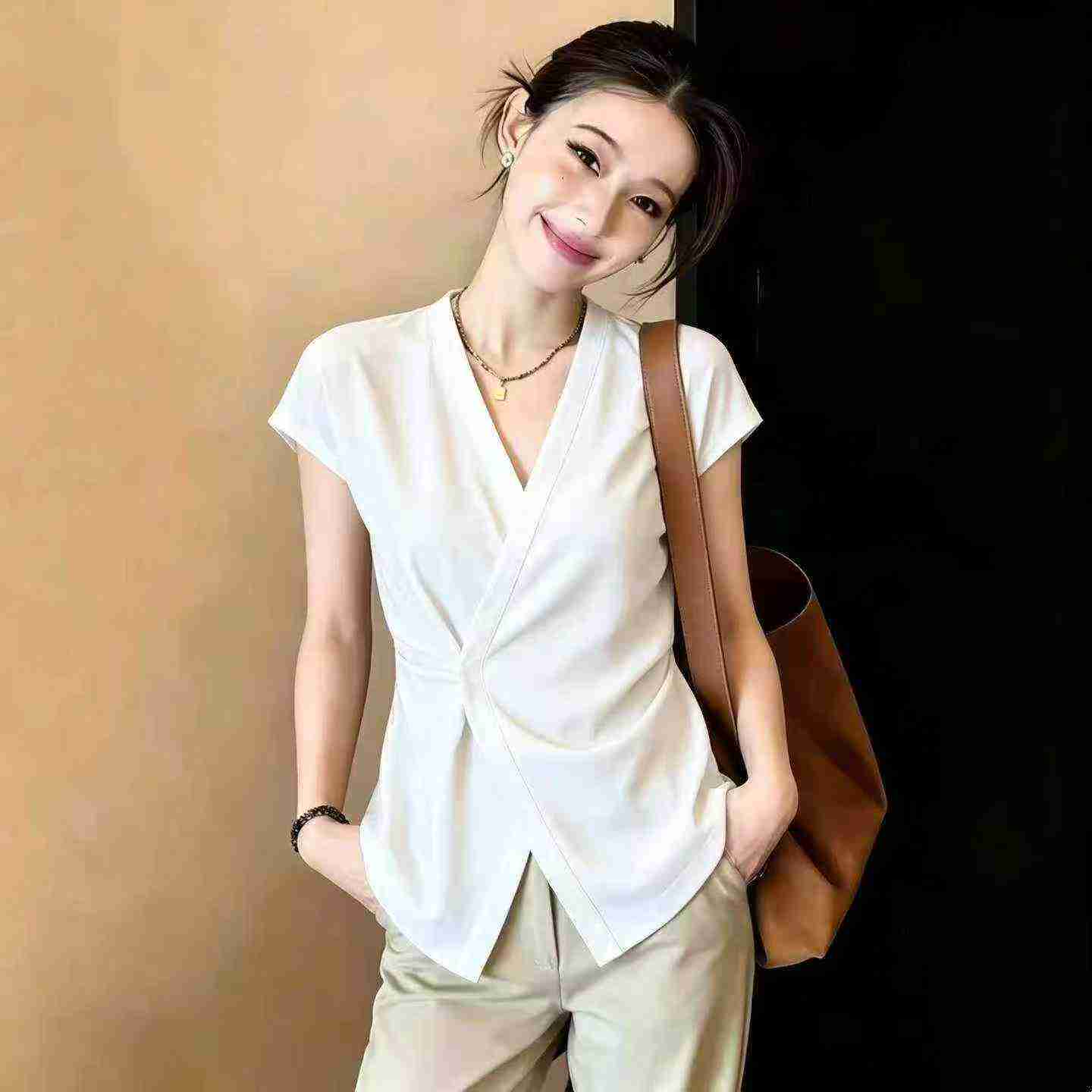 126 Pieces Middle-aged Casual Waisted Tops Clearance Wholesale - Image 3
