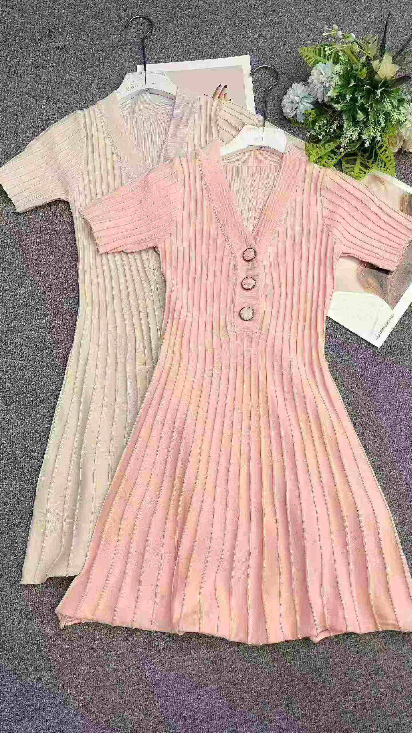 380 Pcs Knitted Waisted Pleated V-neck Dresses - Image 2