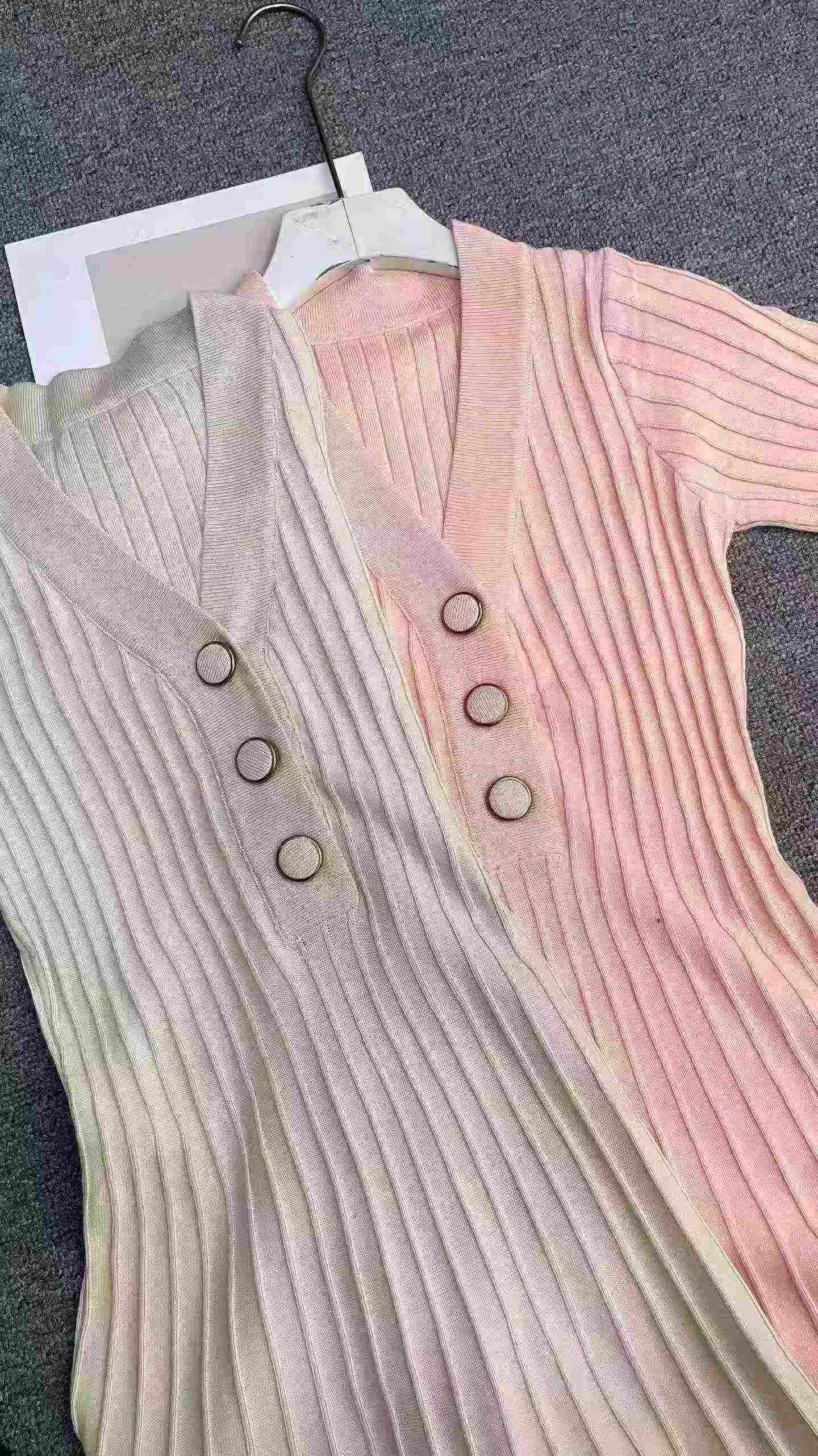 380 Pcs Knitted Waisted Pleated V-neck Dresses - Image 3
