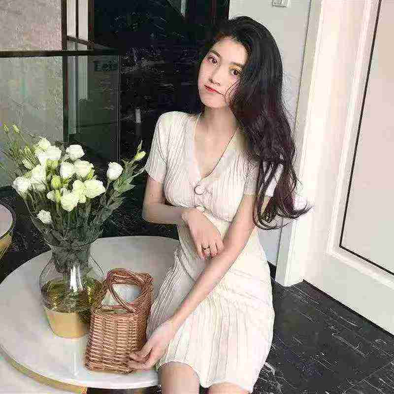 380 Pcs Knitted Waisted Pleated V-neck Dresses - Image 5
