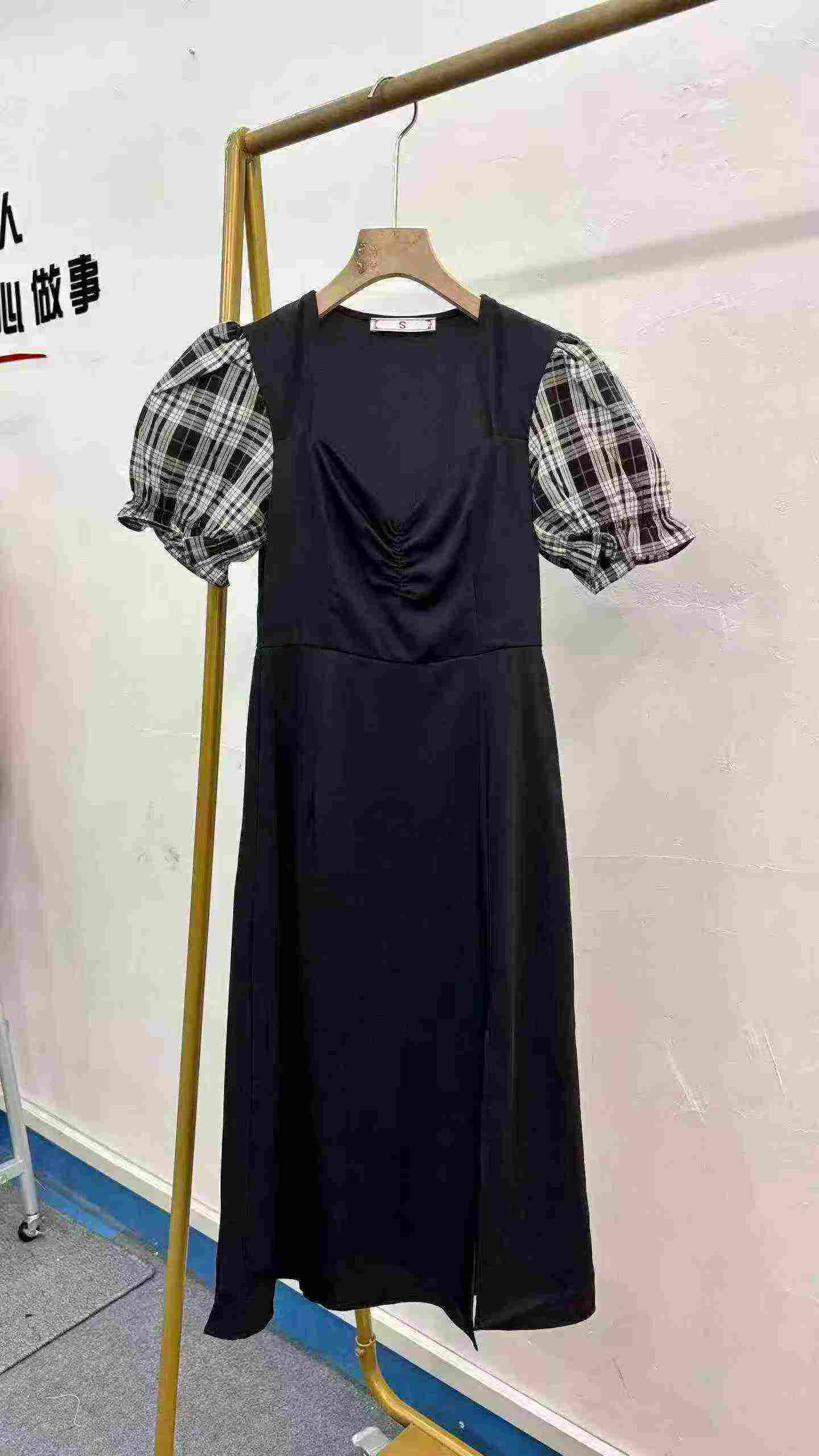 111 Pieces Recycled Hepburn Style Puff Sleeve Slim Waist Split Dress - Image 2