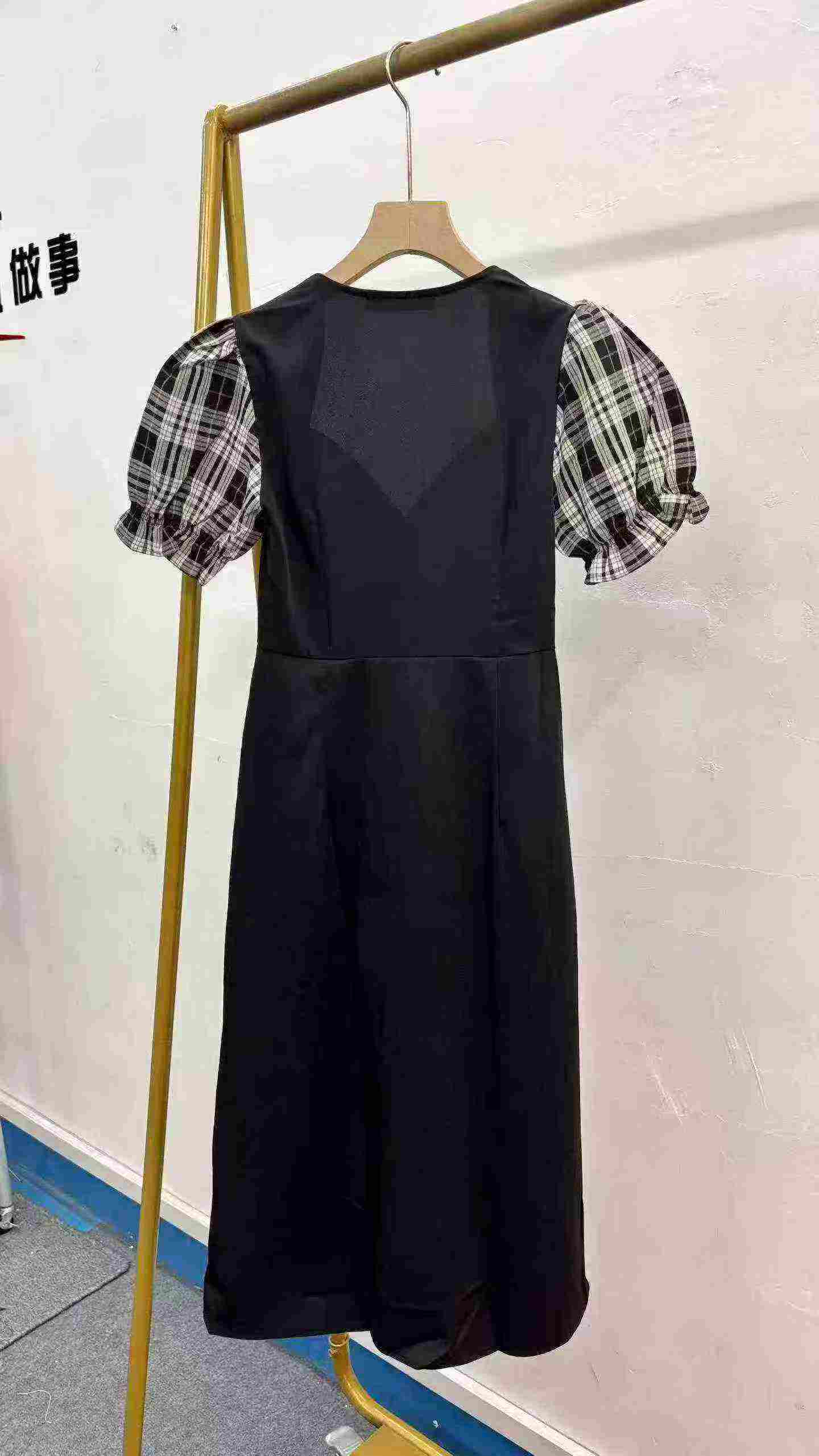 111 Pieces Recycled Hepburn Style Puff Sleeve Slim Waist Split Dress - Image 3
