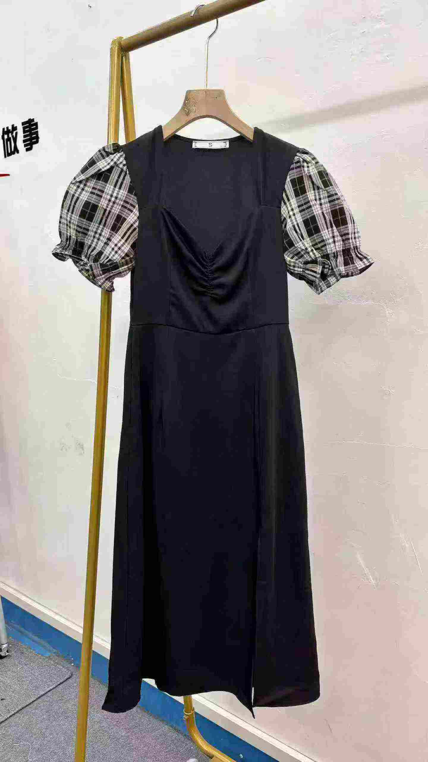 111 Pieces Recycled Hepburn Style Puff Sleeve Slim Waist Split Dress - Image 4