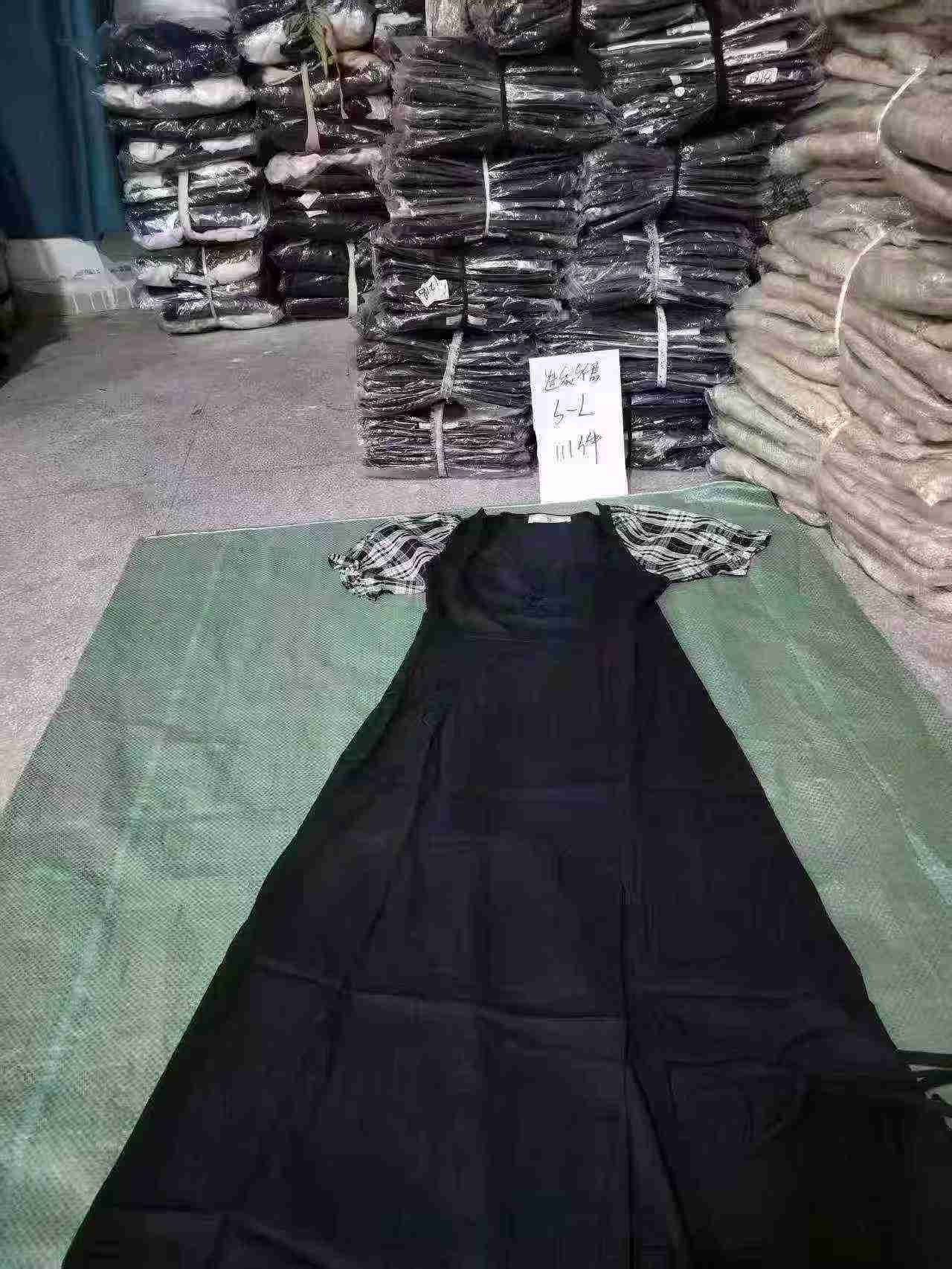 111 Pieces Recycled Hepburn Style Puff Sleeve Slim Waist Split Dress - Image 9