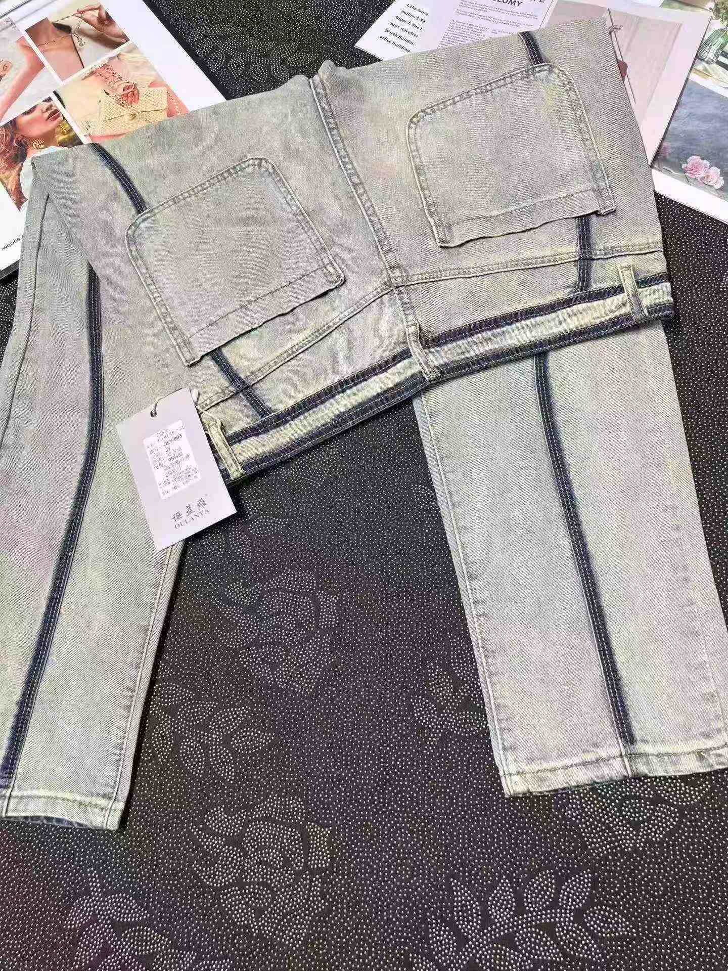 866 Pieces Vintage Unisex Straight Leg Jeans - Image 7