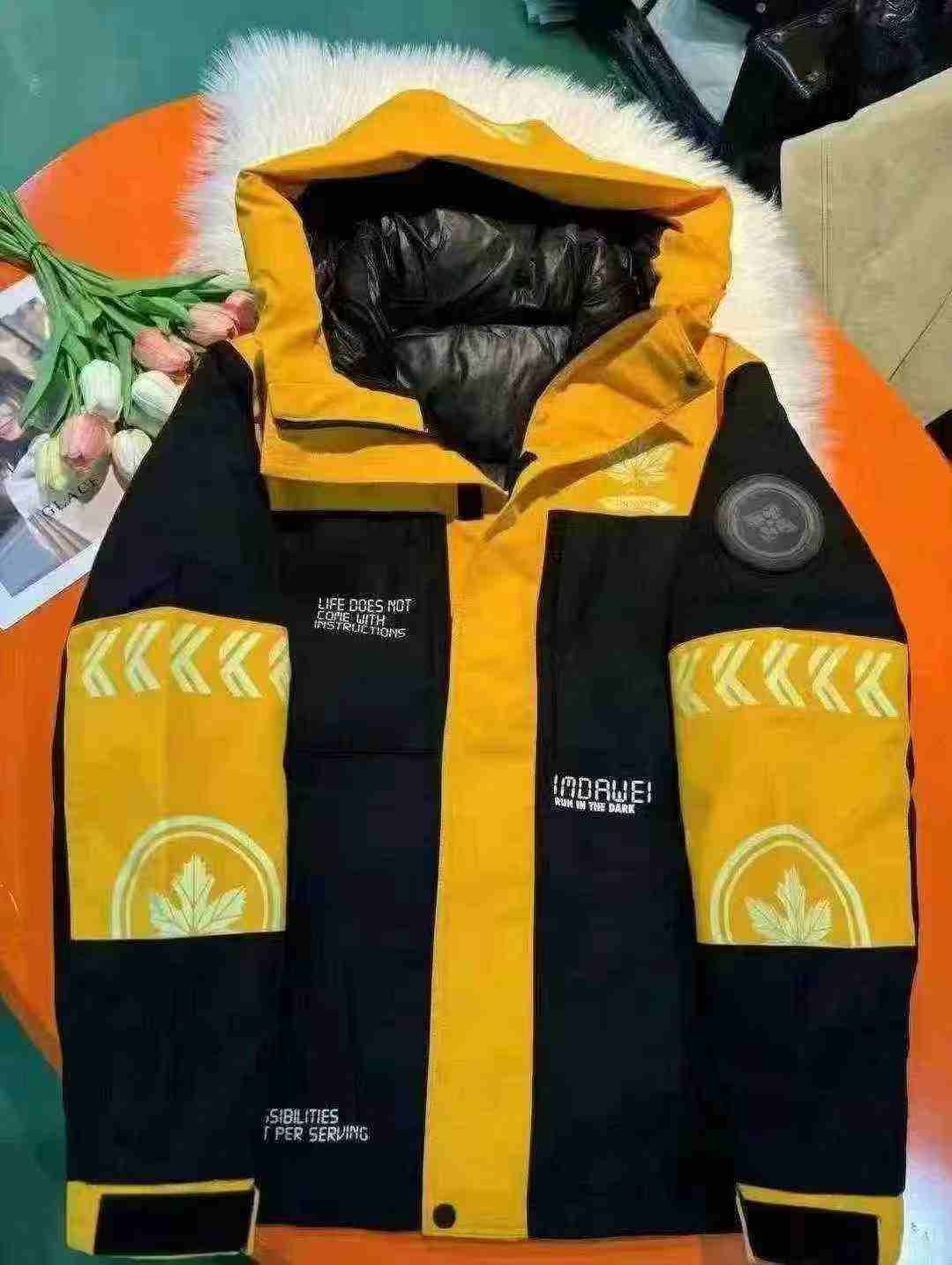 Over 1500 Pieces Trendy Maple Leaf Luminous Unisex Down Jacket - Image 4