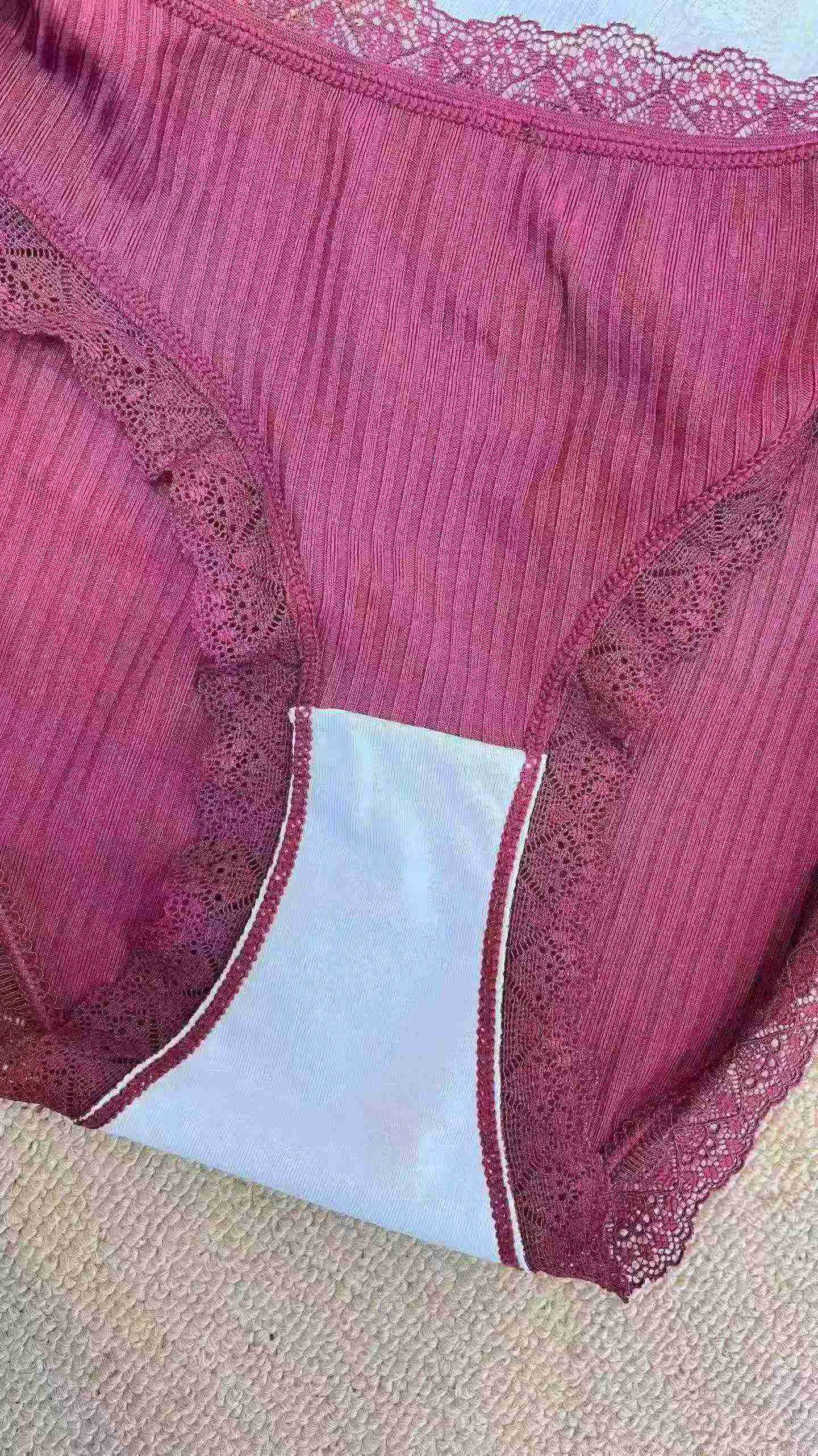 Cerca de 1900 Peças Calcinhas Femininas de Estilo Jovem, Liquidação por Atacado - Image 9