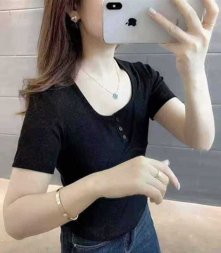 559 Pieces Minimal Fashion Fake Button Regular Shoulder Short Sleeve T-Shirts - Image 1