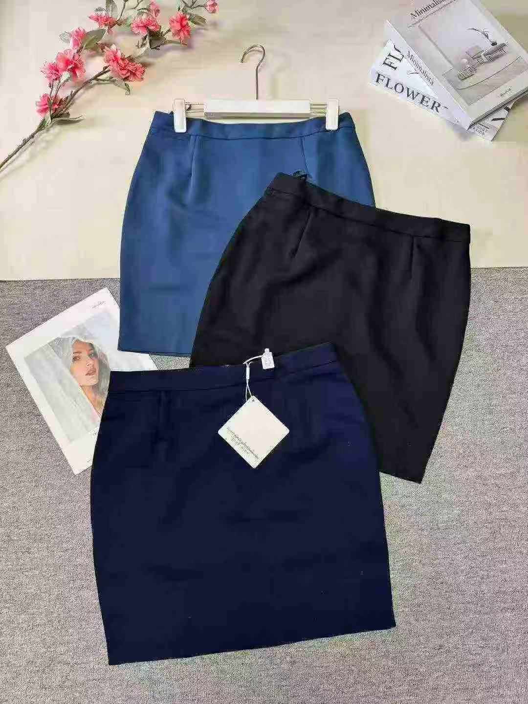 About 2000PCS Professional Bodycon Blazer Pencil Skirts With Small Quantity Shorts - Image 1