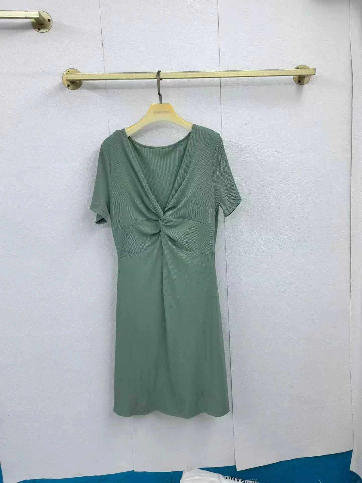 European and American Fashion Dresses, 88 Pieces - Image 1