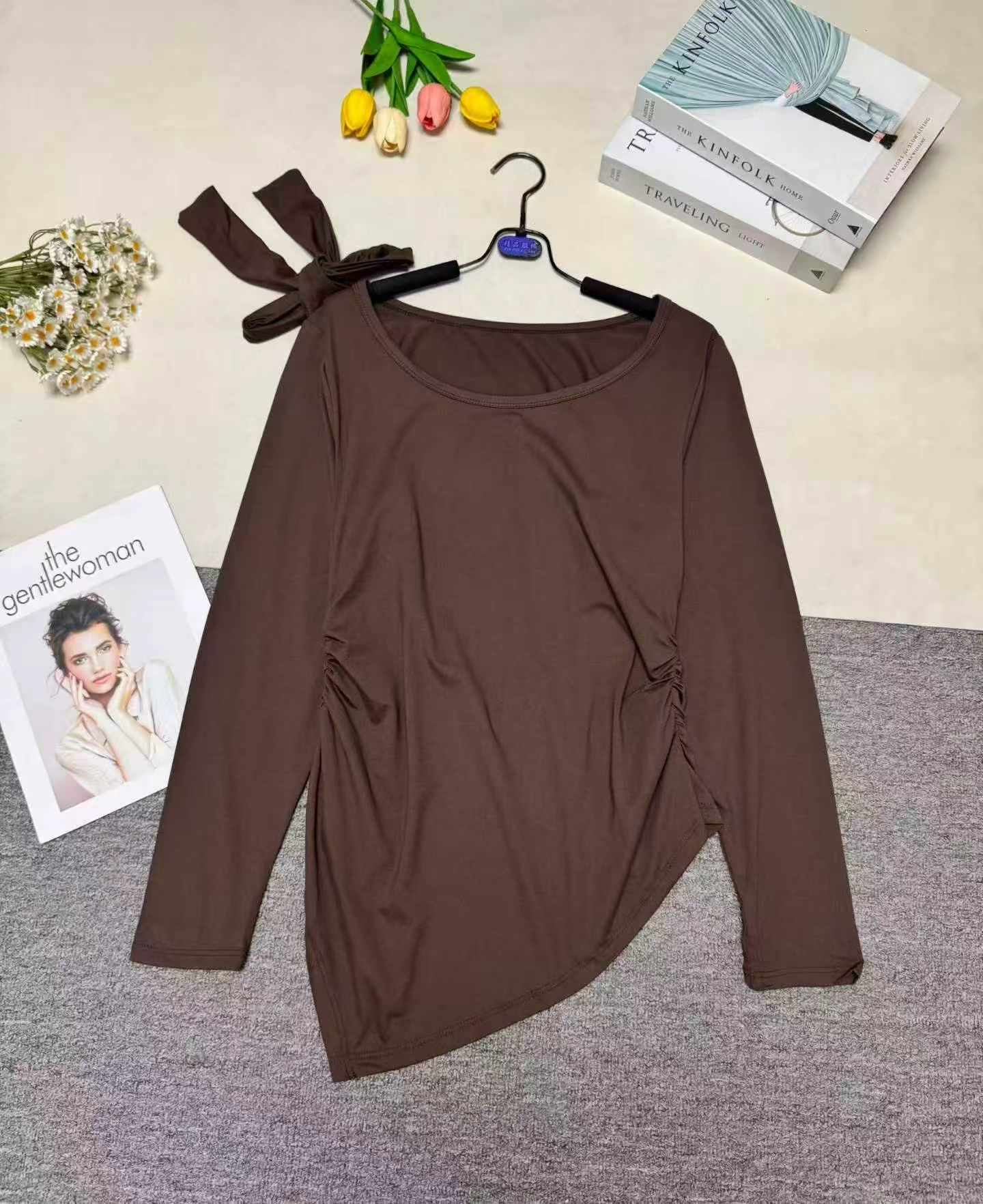 Women's V-neck Long Sleeve Brushed Slim T-shirt, 380 Pieces - Image 1