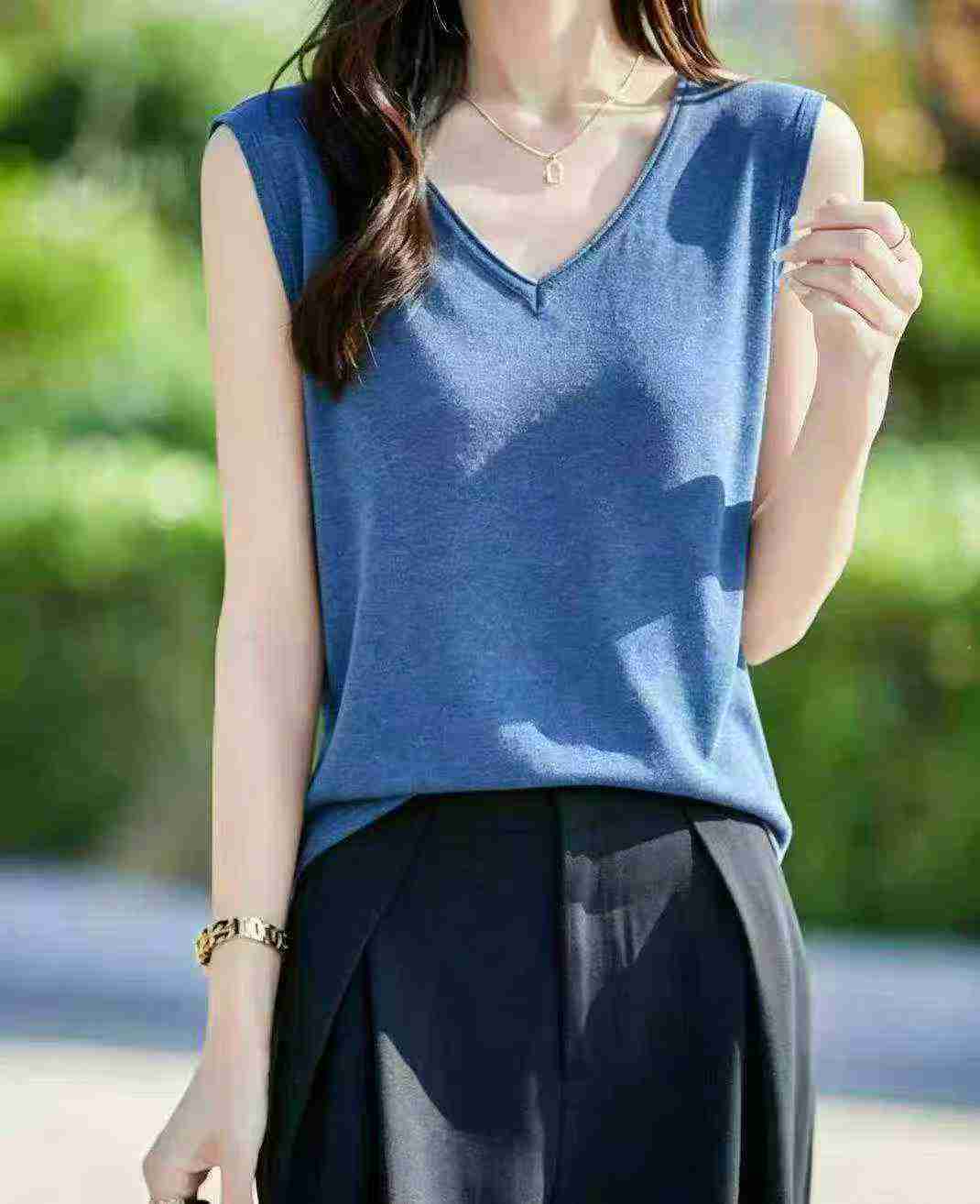 Women's Wide Shoulder Tank Tops, About 2500 Pieces - Image 1