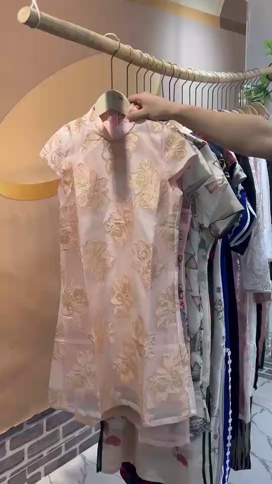 About 1100 Pcs High Quality Chinese Style Cheongsam Dresses - Image 1