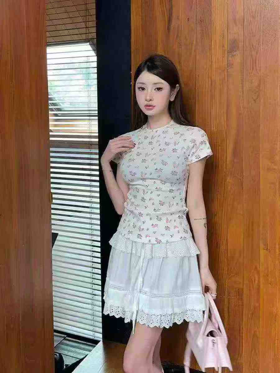 1262 Pieces Sweet Floral Slim Fit High Elasticity Cotton T-Shirts - Image 1