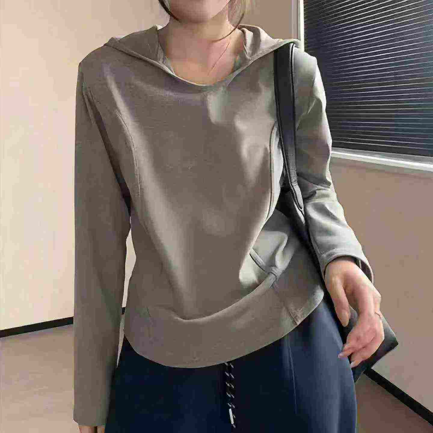 Korean Style Hooded Tops 1076 Pieces - Image 1